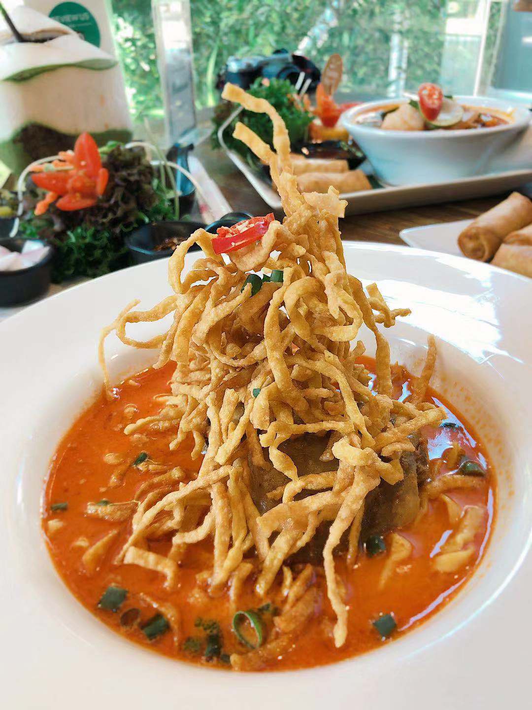 【清邁自助】悠閒舒適餐廳推薦 - Baan Buri Café & Bar 清邁必吃 訂位預約 菜單 menu 咖哩雞麵 冬陰功