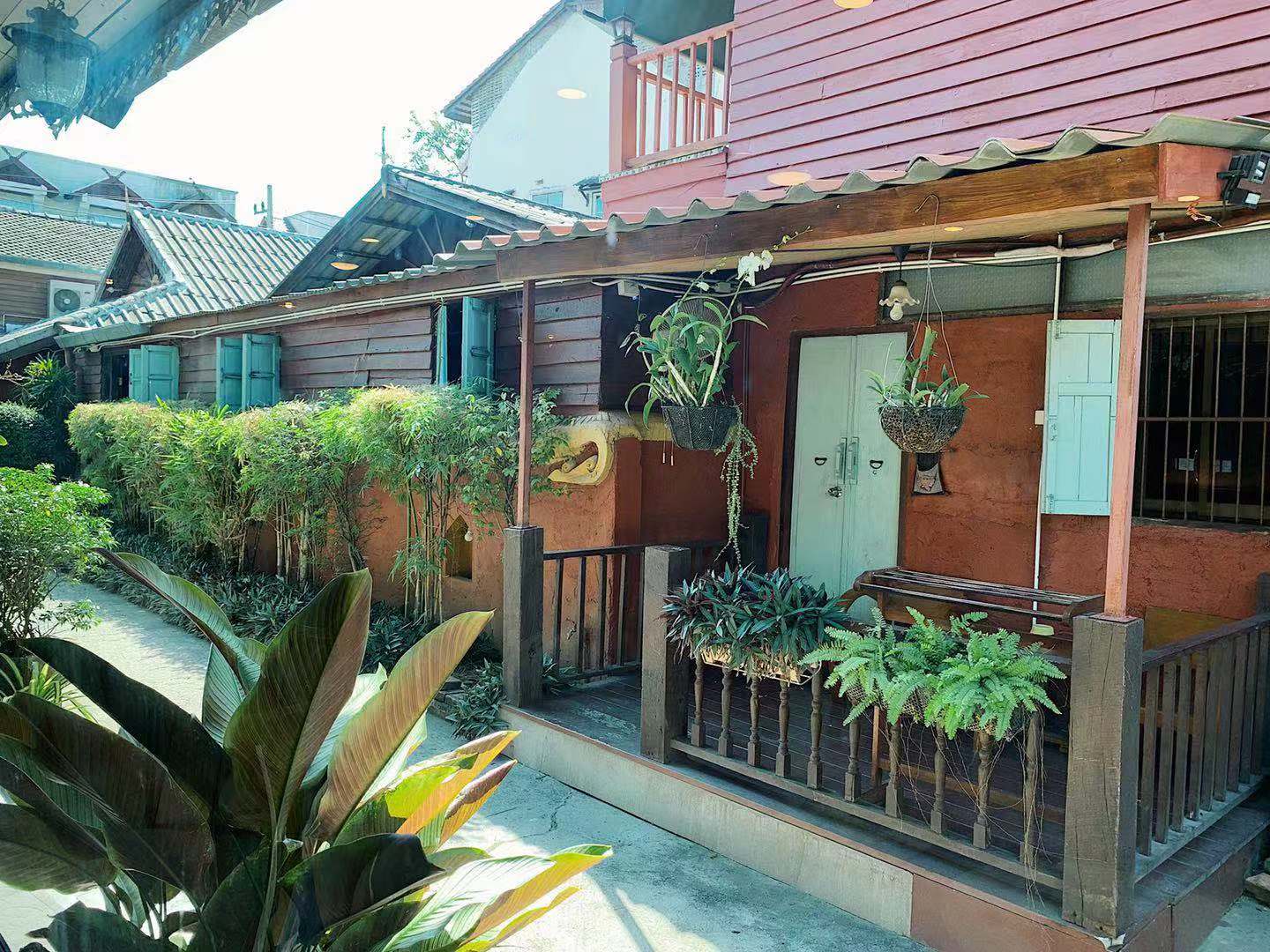 【清邁自助】悠閒舒適餐廳推薦 - Baan Buri Café & Bar 清邁必吃