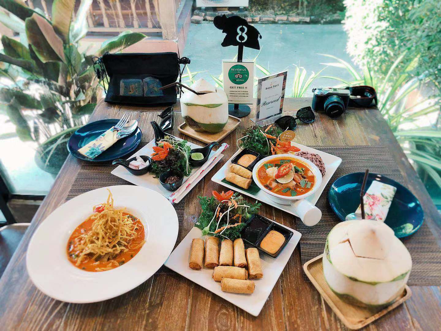 【清邁自助】悠閒舒適餐廳推薦 - Baan Buri Café & Bar 清邁必吃 訂位預約 菜單 menu 咖哩雞麵 冬陰功