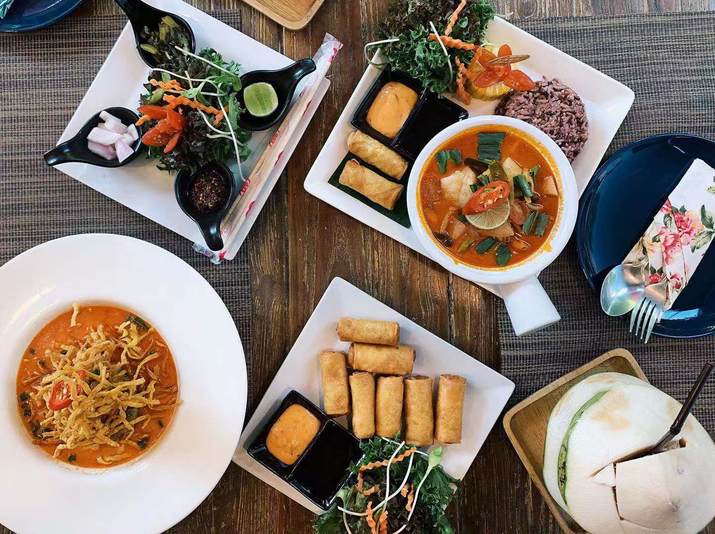 【清邁自助】悠閒舒適餐廳推薦 - Baan Buri Café & Bar 清邁必吃 訂位預約 菜單 menu 咖哩雞麵 冬陰功