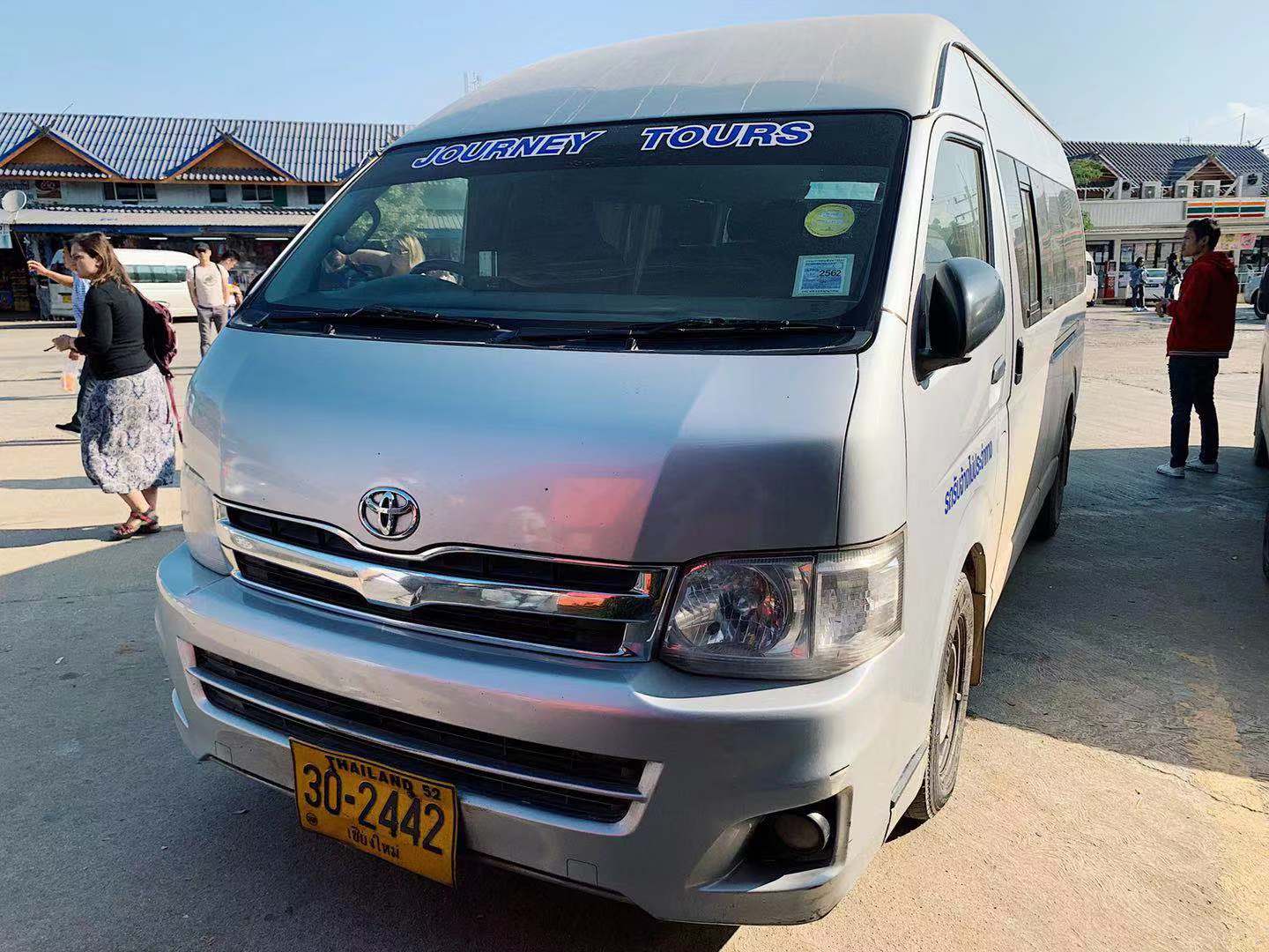 【清邁自助】清萊一日遊 - 白廟、藍廟、黑屋、長頸族與金三角 溫泉 kkday 車種