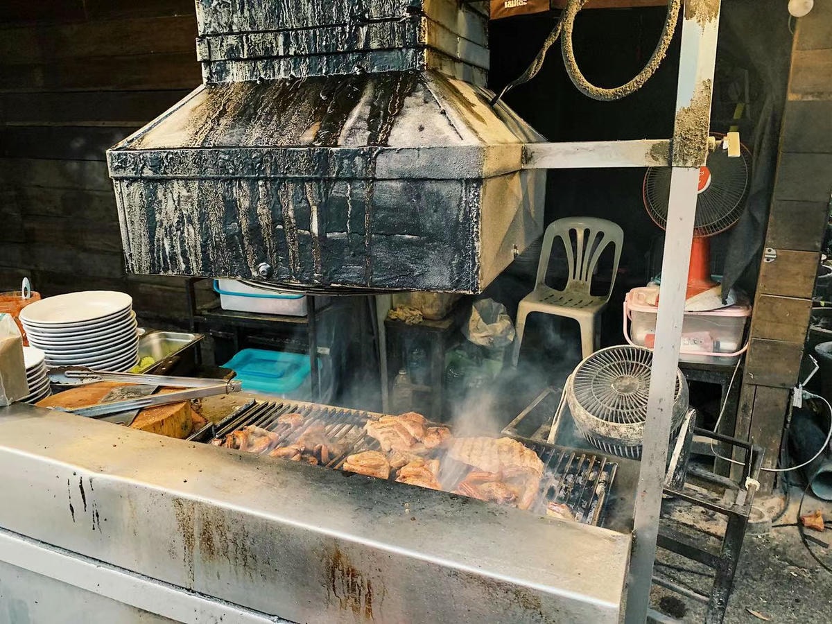 泰國自助 必吃 推薦餐廳 心得 TongTemToh 烤豬頸肉 雞翅 炸豬皮 價位 價格