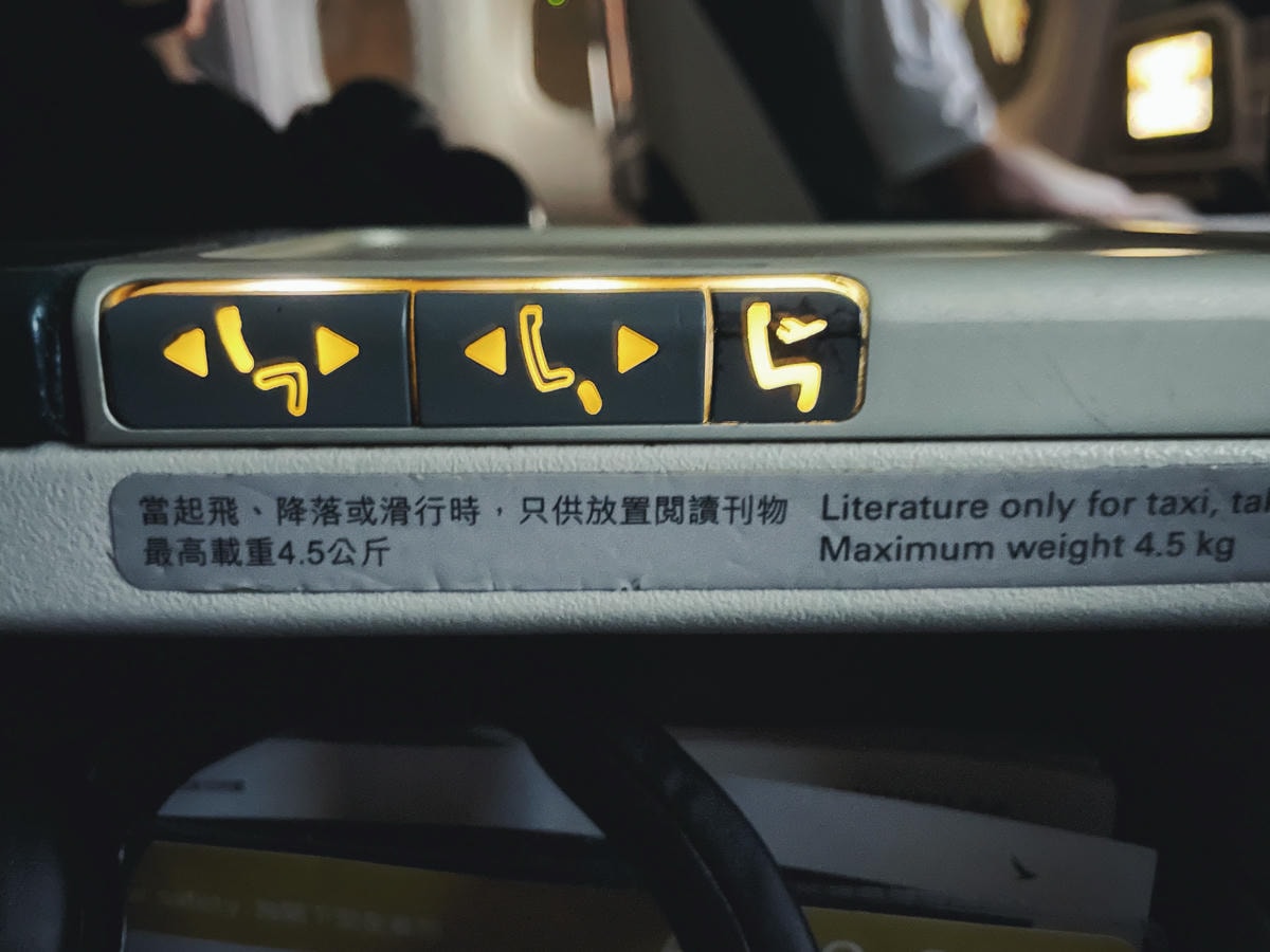 國泰航空-商務艙-business-class-座位空間-價格-躺平-香港台北