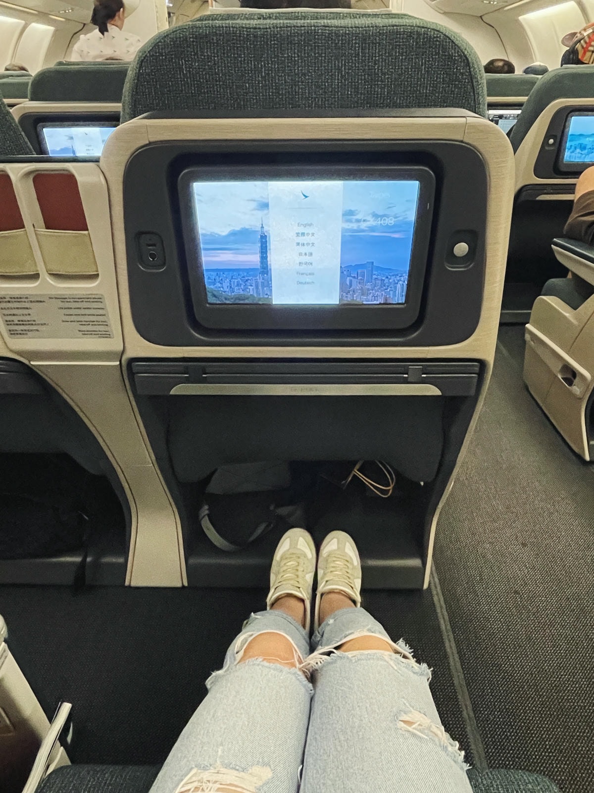 國泰航空-商務艙-business-class-座位空間-價格-躺平