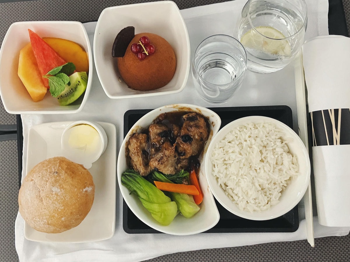 國泰航空-商務艙-飛機餐-座位-香港-台北-心得-價格-business-class