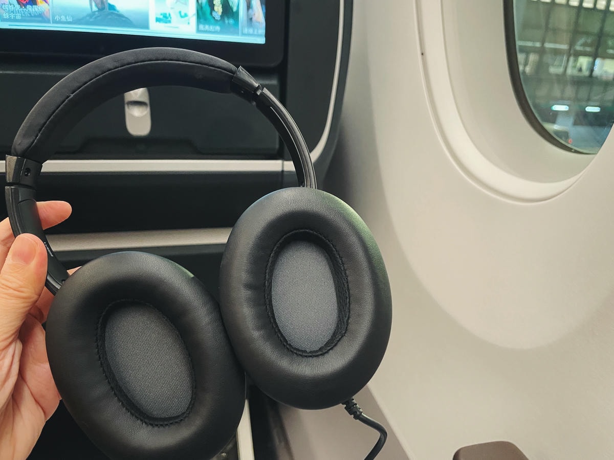 國泰航空-特選經濟艙-價格-premium-economy-香港-台北-娛樂設備
