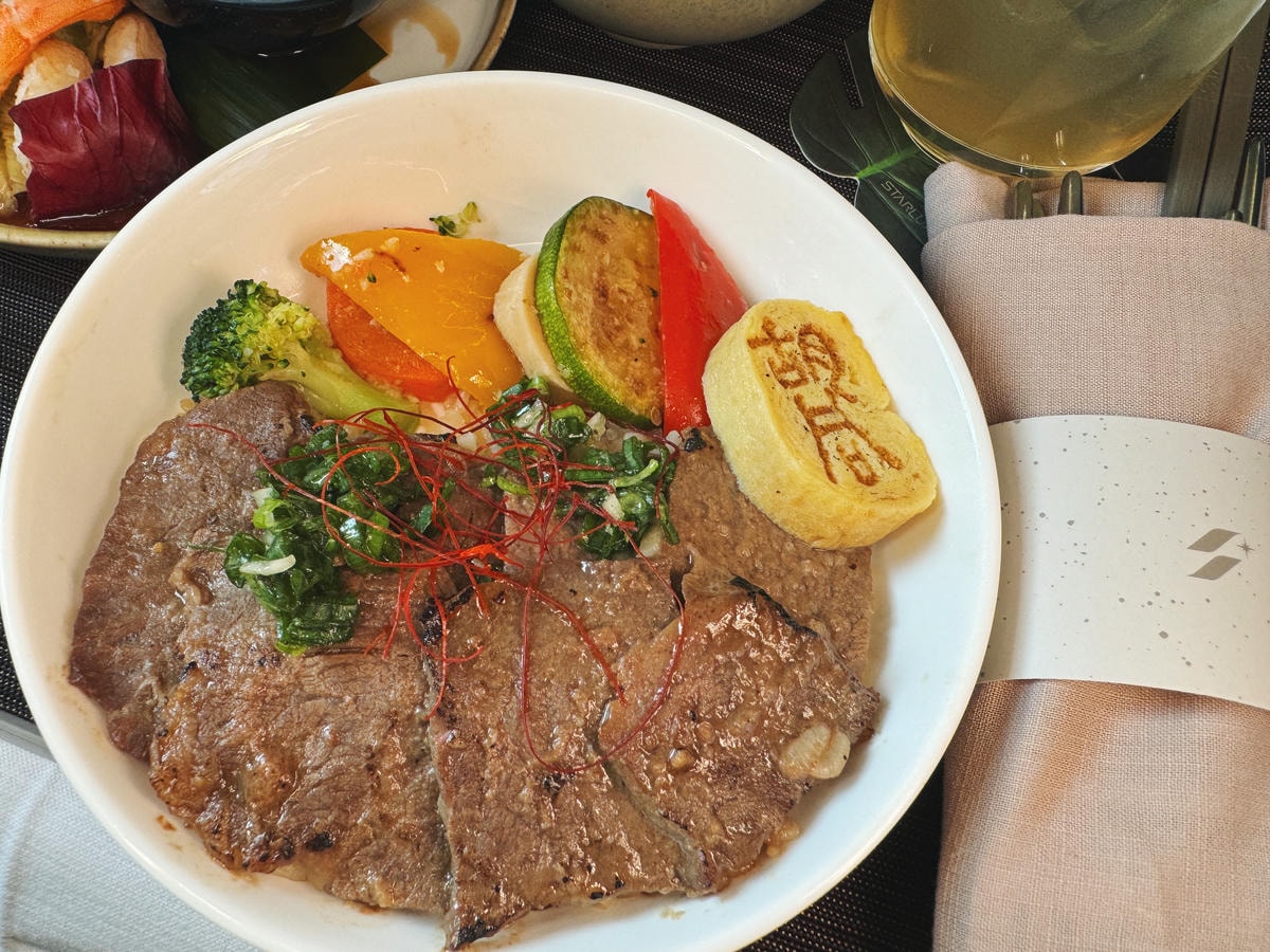 星宇航空-商務艙-飛機餐-胡同美國翼板牛