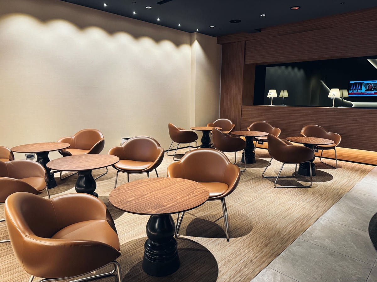 starlux-lounge-menu