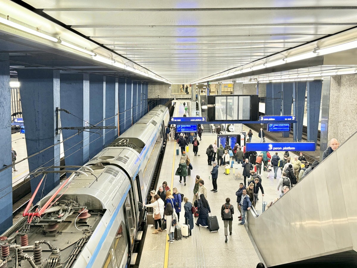 波蘭火車搭乘心得 peron 誤點 月台 心得