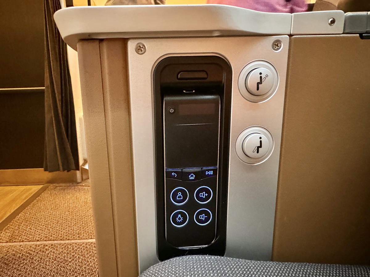 星宇航空豪華經濟艙|JX236 香港(HKG)-台北(TPE)A350-900飛行紀錄 - 第13張圖 星宇航空豪華經濟艙價格 選位 座位 a350-900