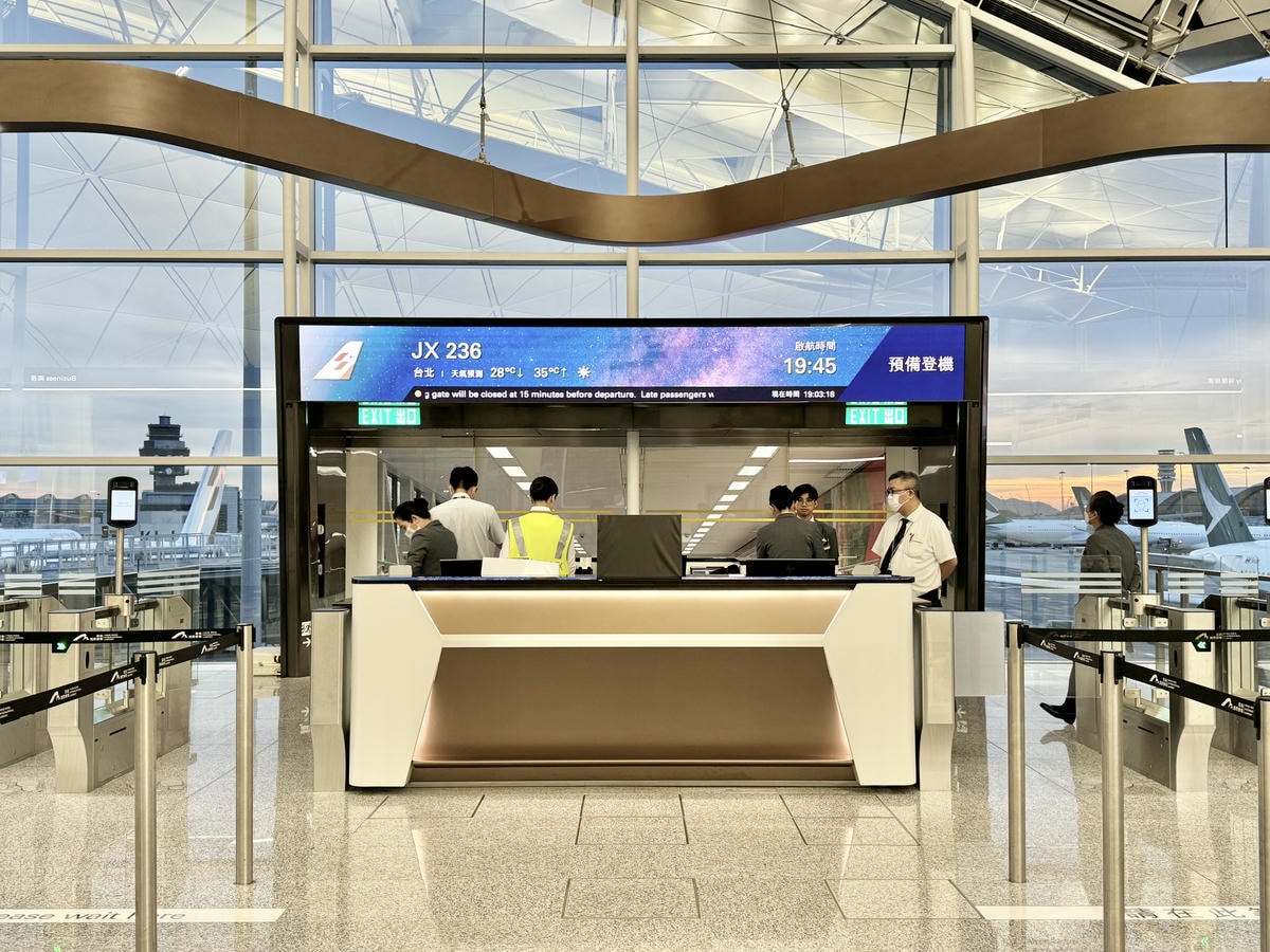 星宇航空豪華經濟艙|JX236 香港(HKG)-台北(TPE)A350-900飛行紀錄 - 第4張圖 星宇航空豪華經濟艙可以使用貴賓室嗎 JX236