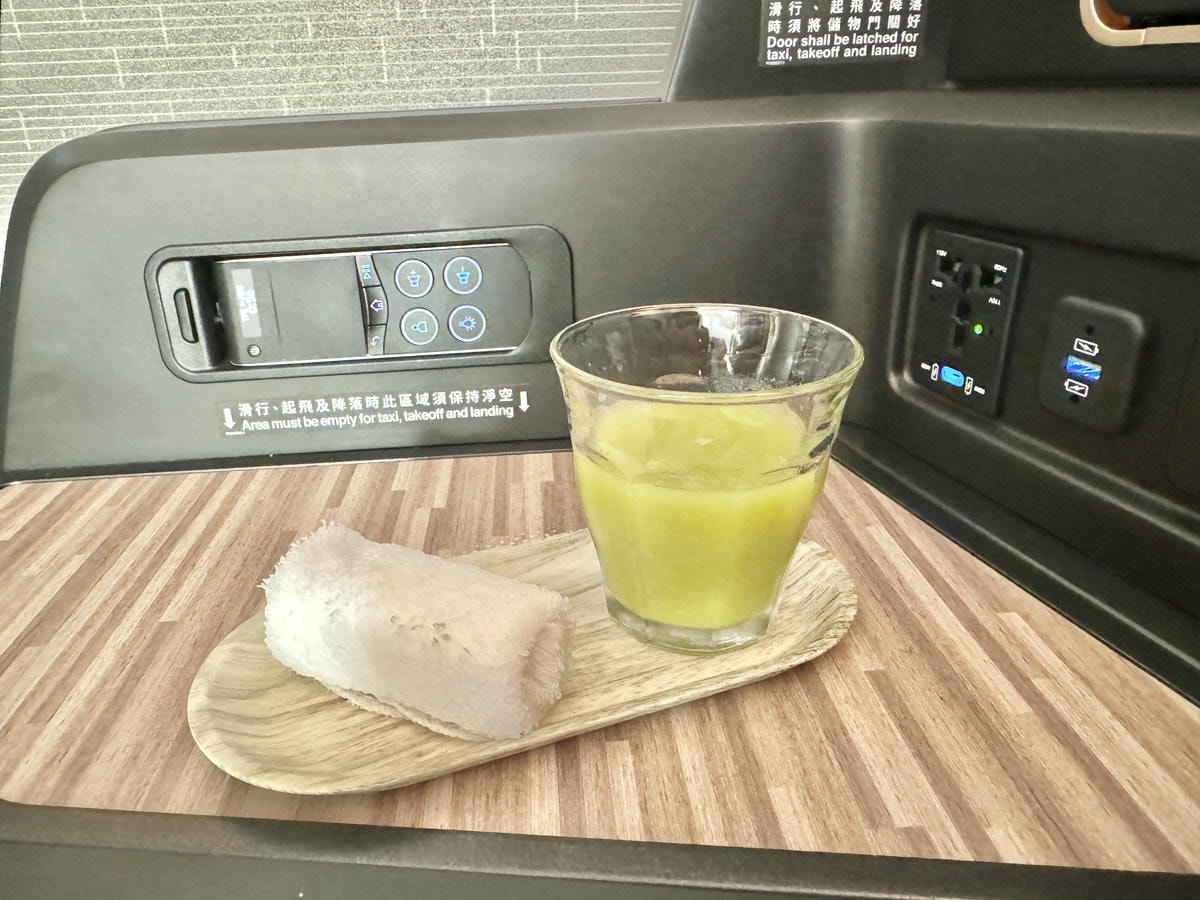 星宇航空迎賓飲料 芭樂鳳梨汁