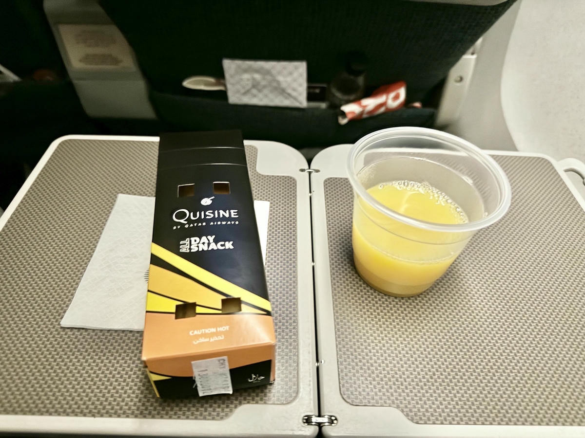 qatar airways snacks