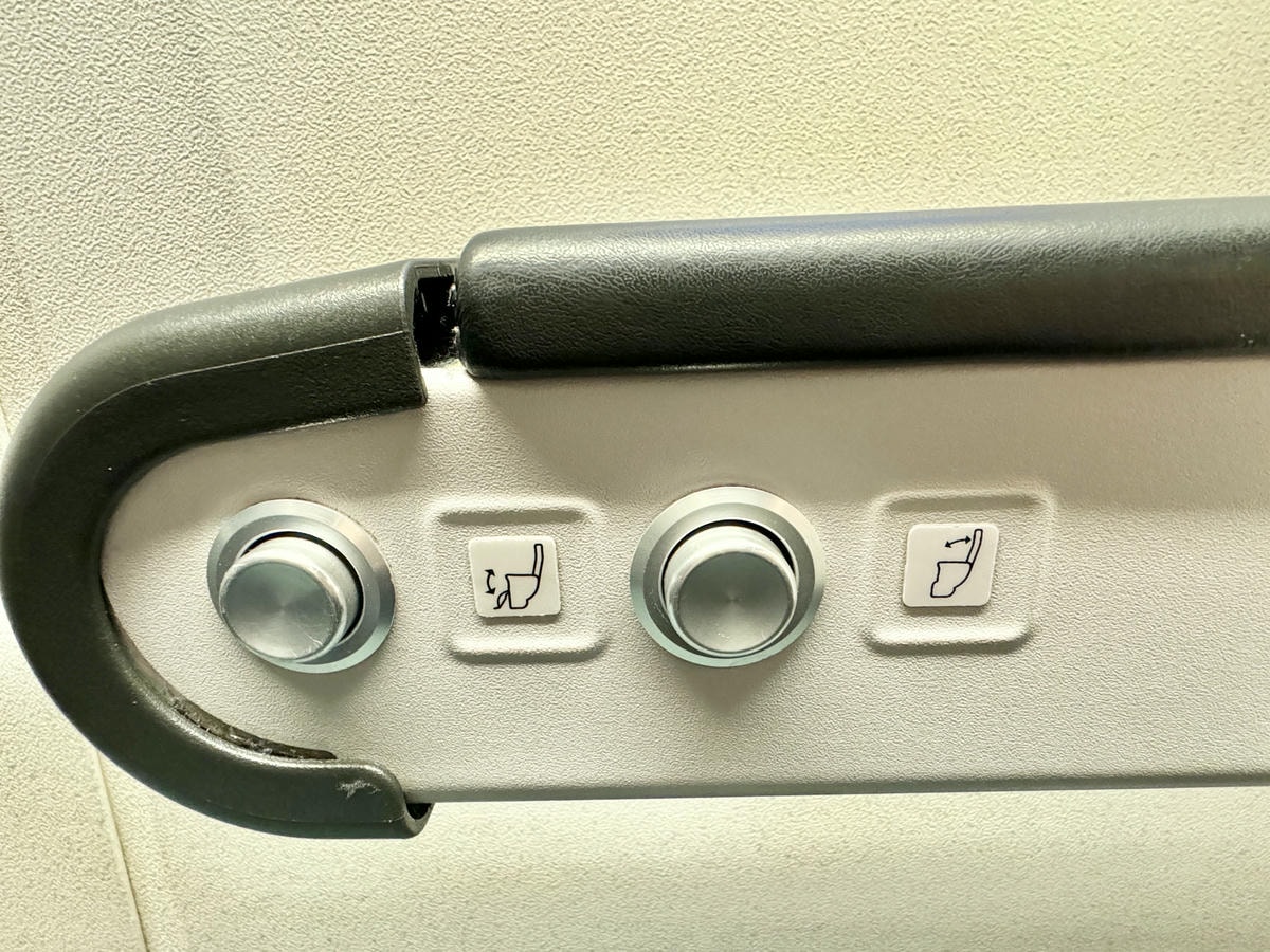 卡塔爾航空777 300er座位 QR817 QR815 seat map