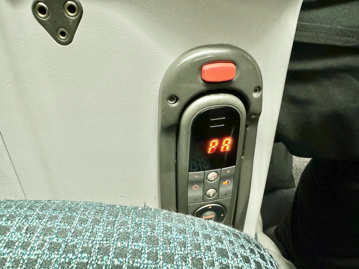 卡達航空 QR817 高級經濟艙 comfort+ 好唔好 評價 卡塔爾航空