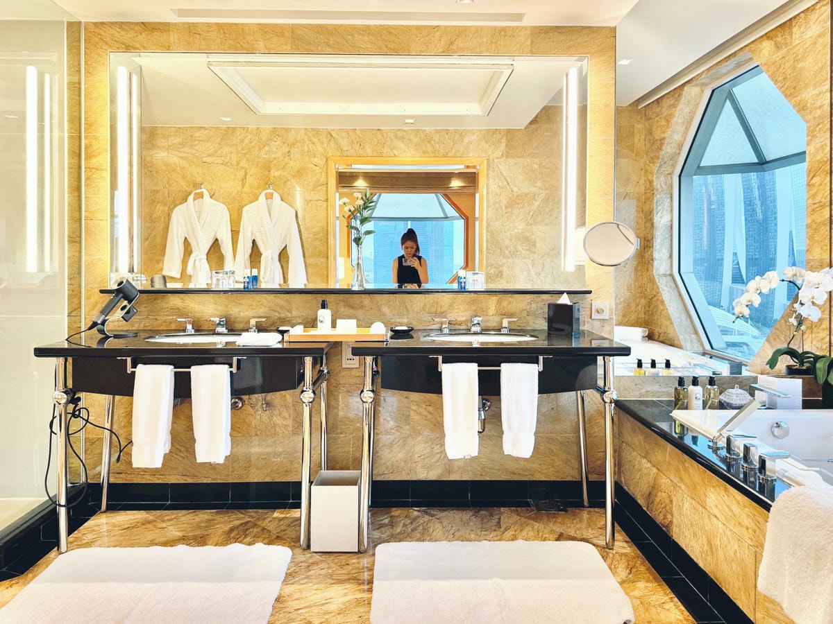 新加坡自由行|新加坡住宿推薦 – 麗思卡爾頓美年飯店 The Ritz-Carlton, Millenia Singapore - 第14張圖 The Ritz-Carlton, Millenia Singapore 浴室 套房 飯店 ptt dcard