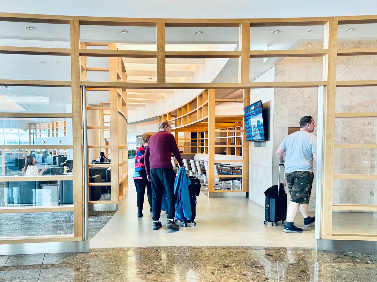 Cathay Pacific lounge NRT 東京