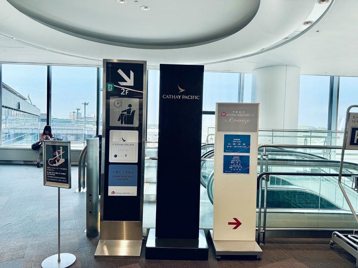 Cathay Pacific lounge NRT
