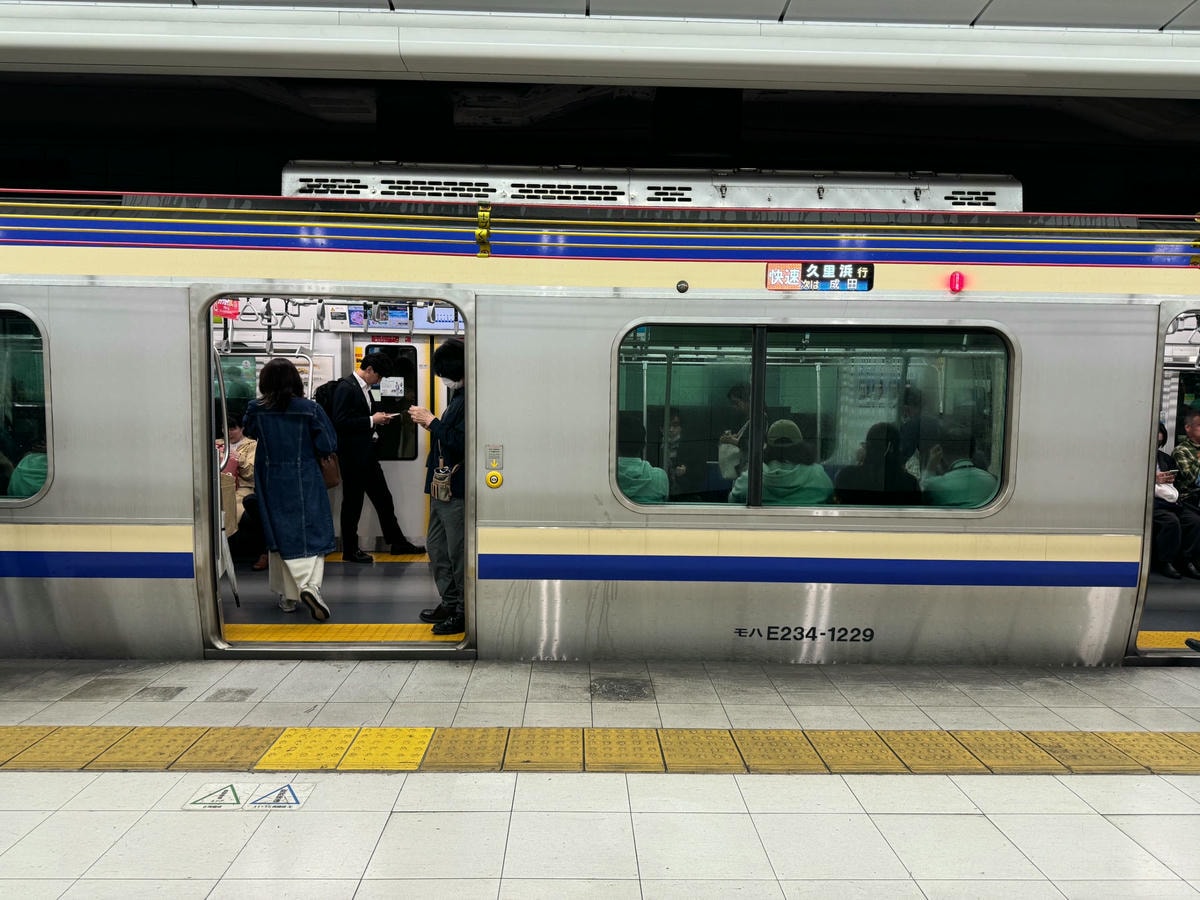 圖解搭乘!N’EX成田特快東京到成田機場劃位教學、搭乘心得 - 第19張圖 NEX成田特快 成田機場到東京 交通方式 月台