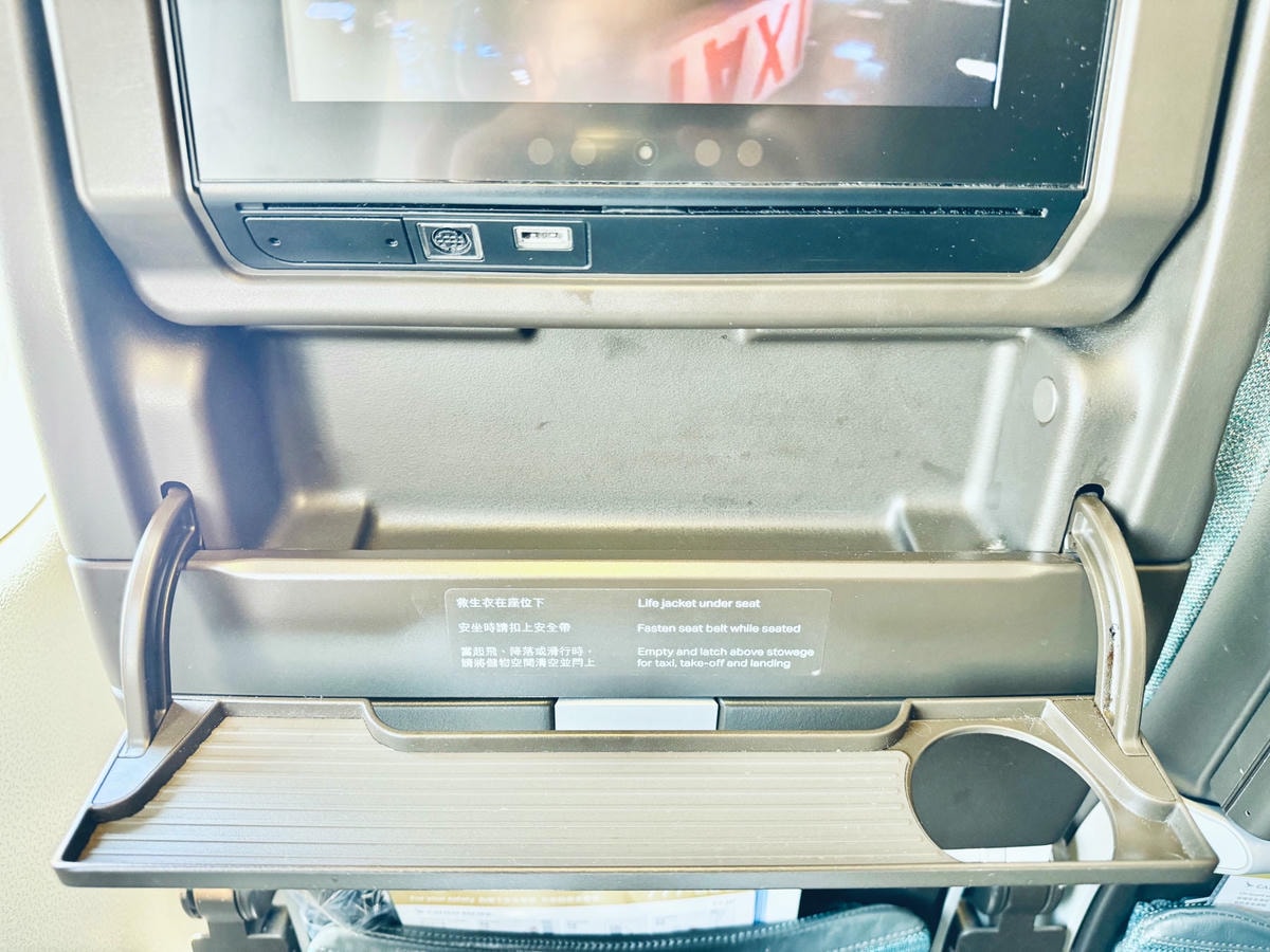 國泰航空經濟艙|CX450台北(TPE)-東京(NRT)波音777-300飛行紀錄 - 第9張圖 cx450心得 座位 機型