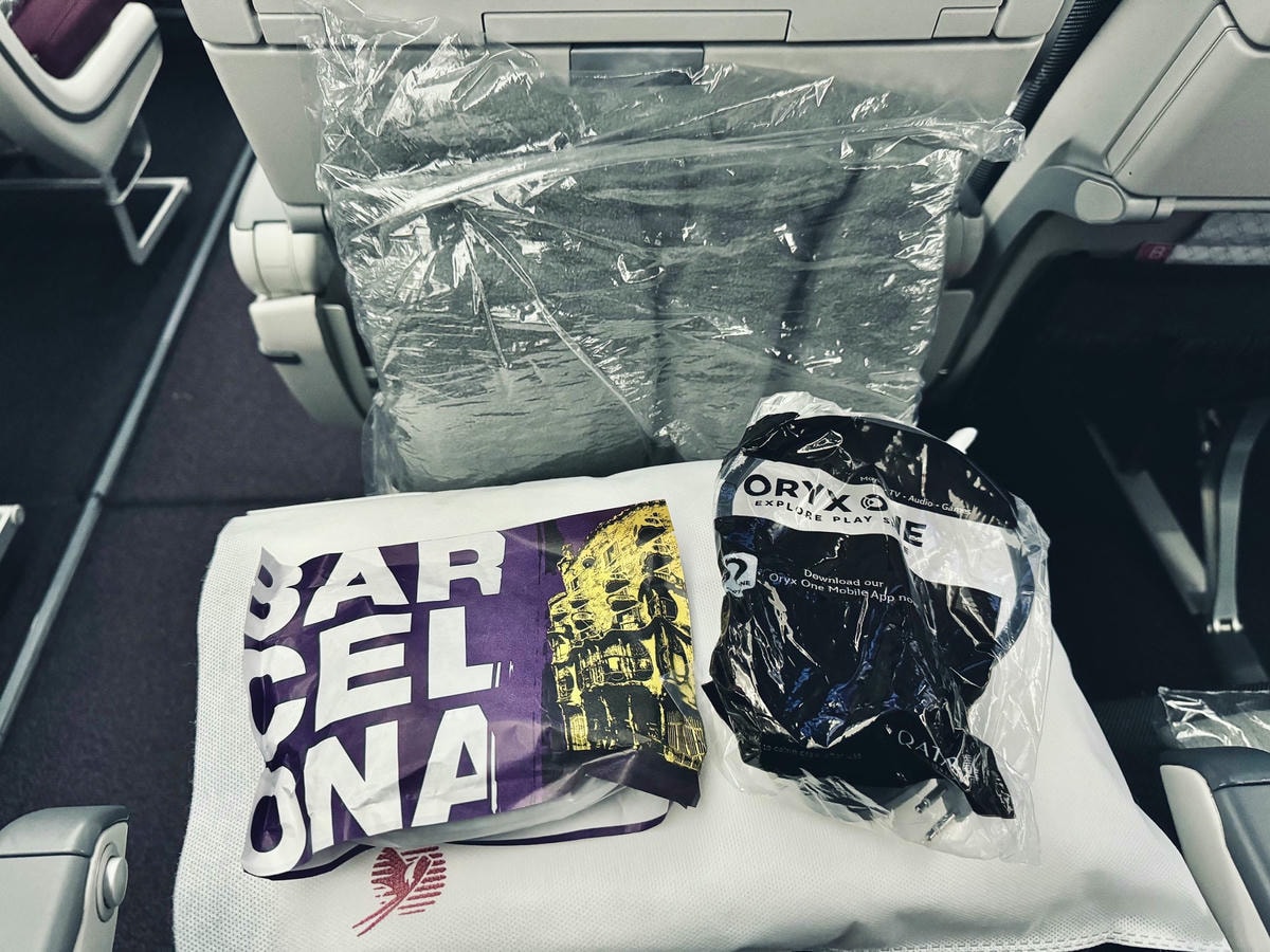 卡達航空經濟艙過夜包 QR69