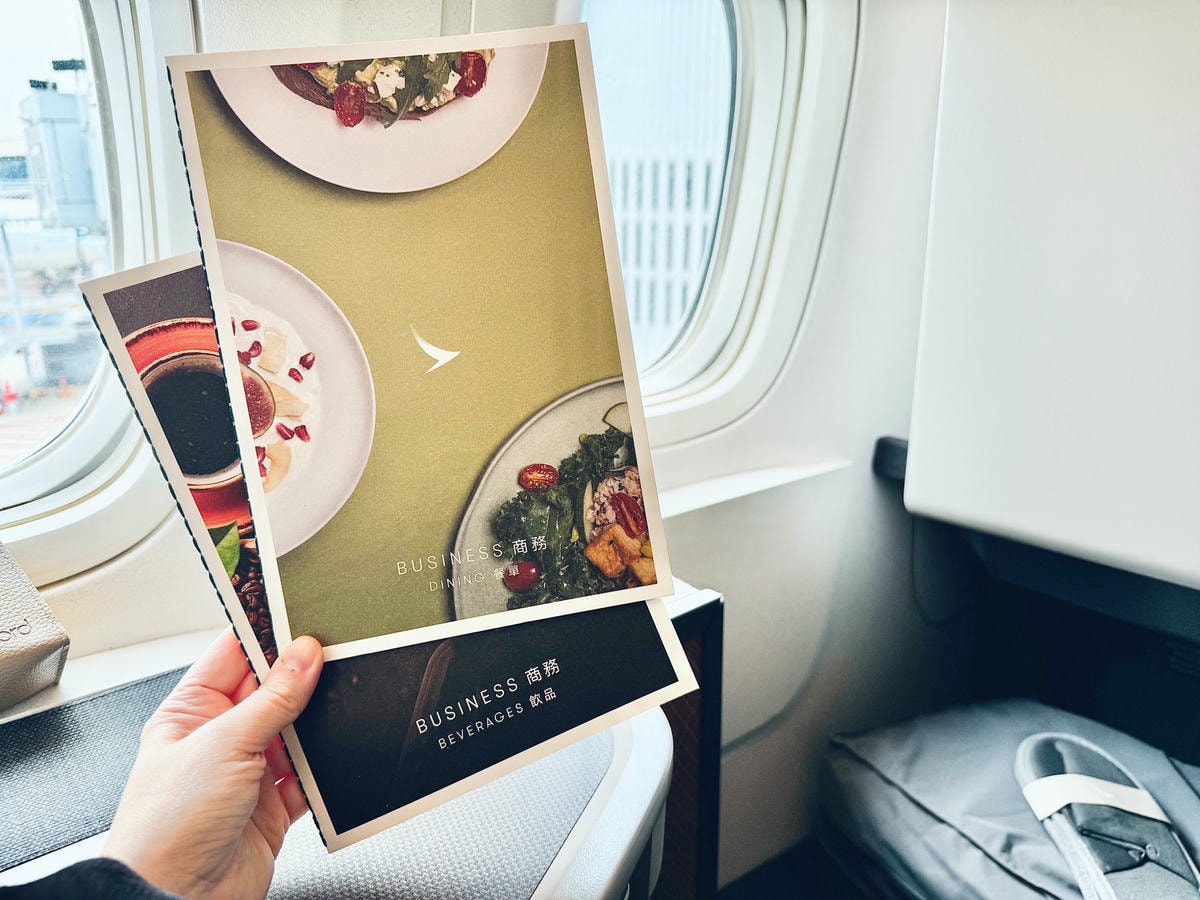 國泰航空 CX731 Boeing 777 300座位 business HKG DBX menu