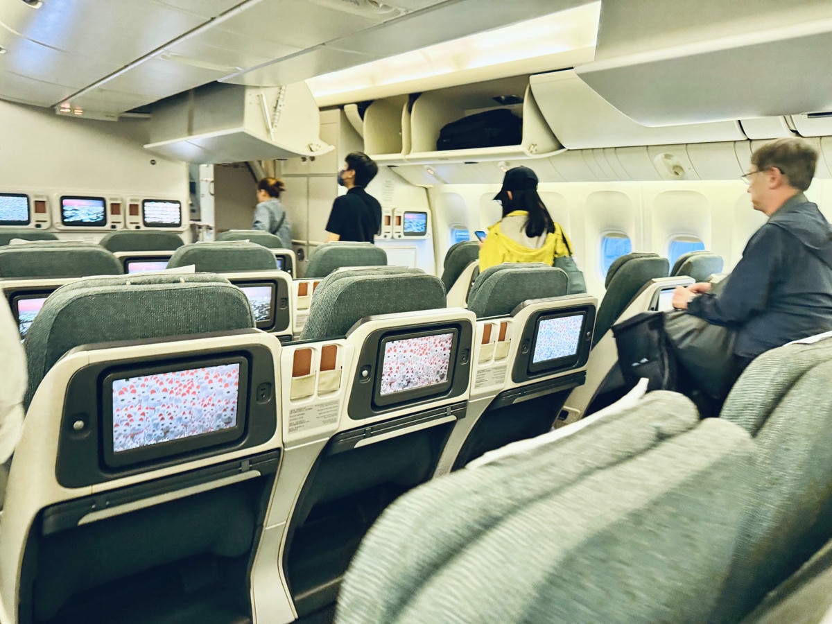 國泰航空經濟艙|CX450台北(TPE)-東京(NRT)波音777-300飛行紀錄 - 第21張圖 國泰航空cx450機型 座位 商務艙