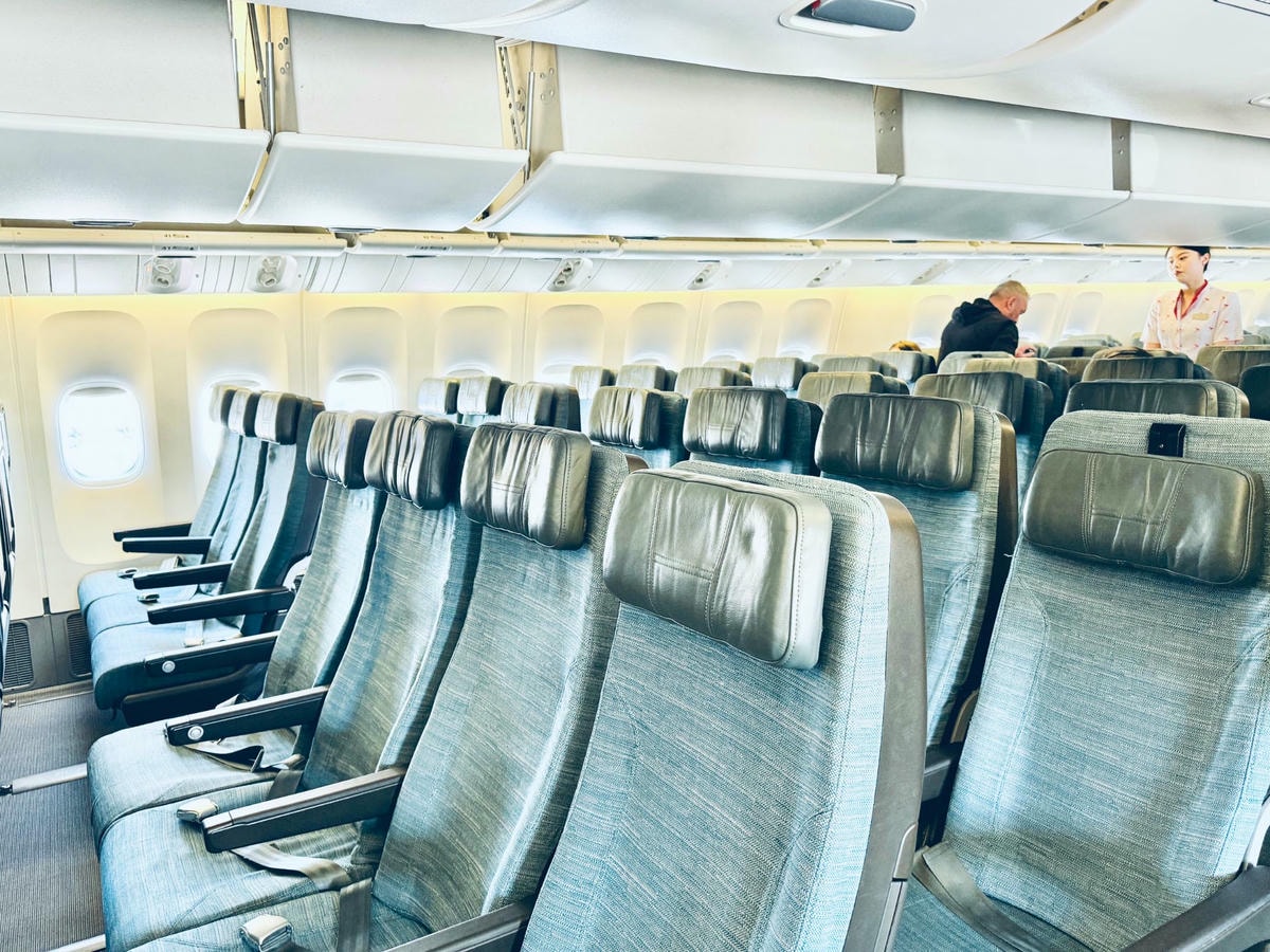國泰航空經濟艙|CX450台北(TPE)-東京(NRT)波音777-300飛行紀錄 - 第2張圖 國泰航空cx450機型 座位