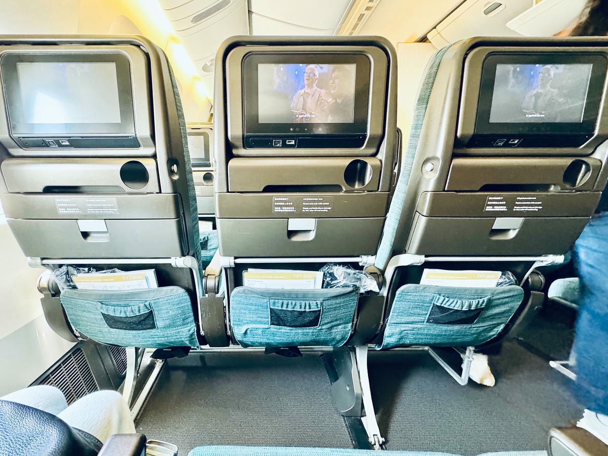 國泰航空經濟艙|CX450台北(TPE)-東京(NRT)波音777-300飛行紀錄 - 第7張圖 國泰航空cx450機型 座位推薦 心得
