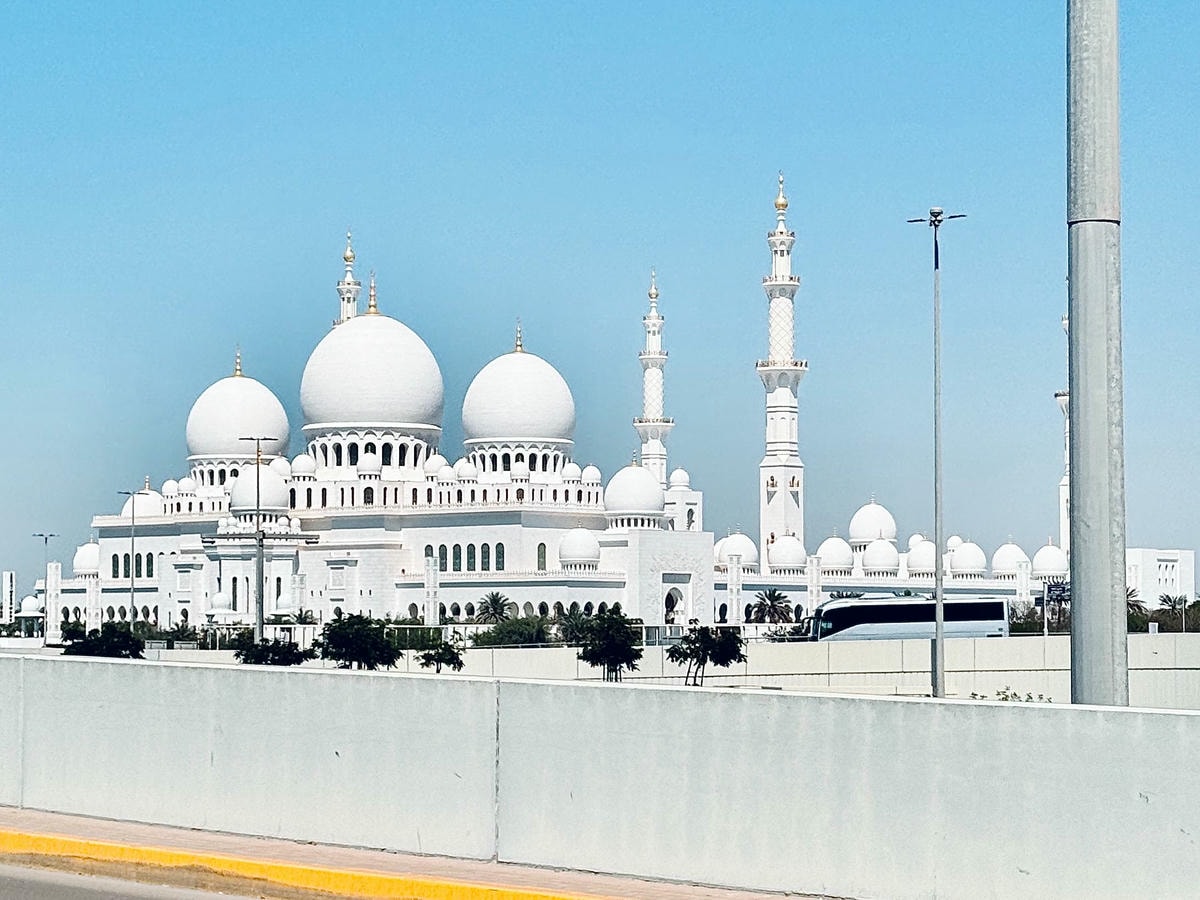 阿布達比清真寺 謝赫扎耶德大清真寺Sheikh Zayed Grand Mosque 交通 門票
