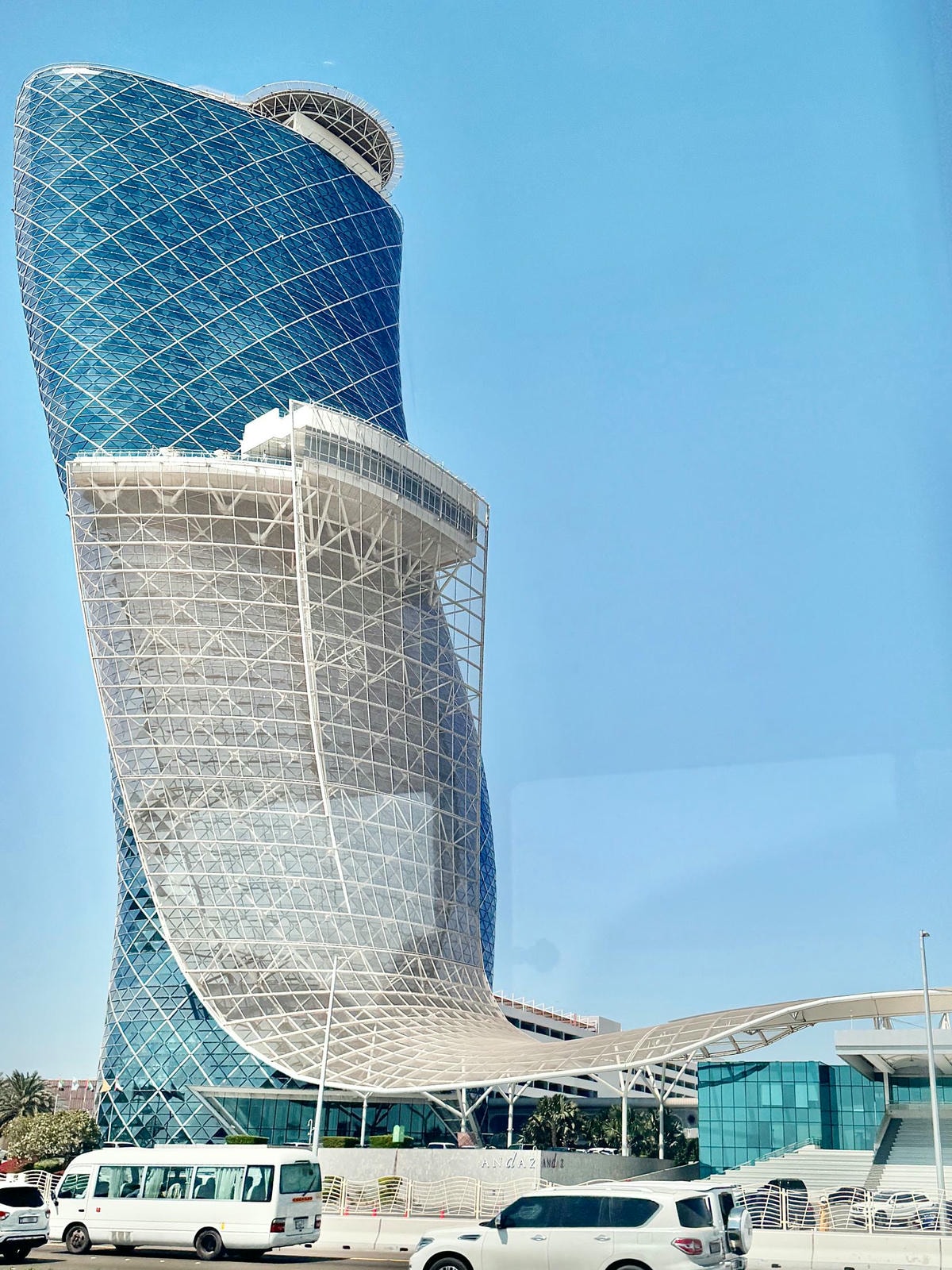 阿布達比首都門安達仕酒店 Andaz Capital Gate Abu Dhabi