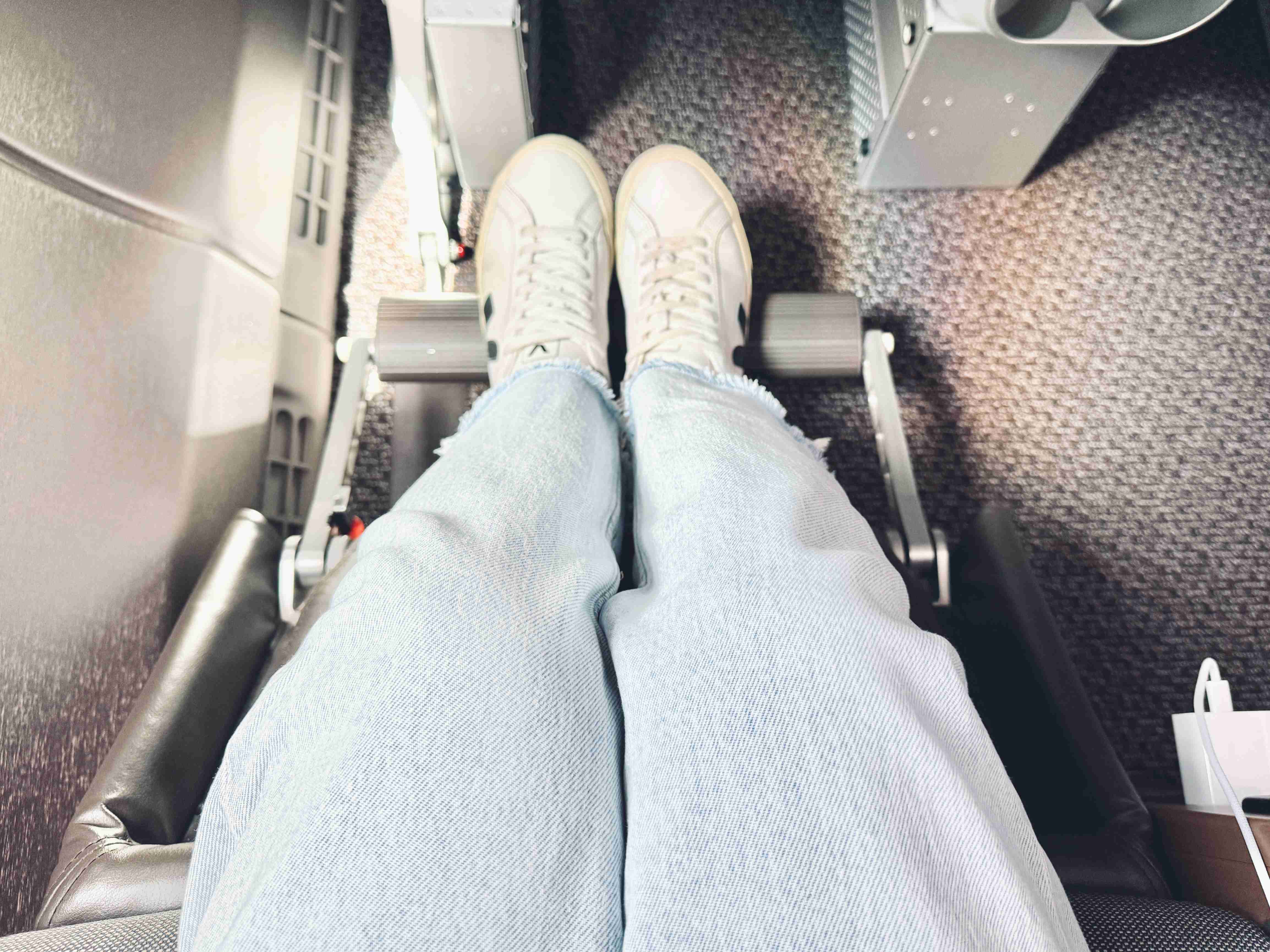 星宇航空豪華經濟艙|JX741 台北(TPE)-曼谷(BKK)A350-900飛行紀錄 - 第13張圖 starlux 豪經艙 豪華經濟艙價格