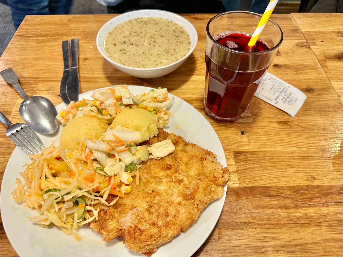 波蘭自由行|波蘭必吃美食!8間酸湯(żurek)心得與推薦餐廳 - 第2張圖 波蘭必吃美食 zurek 華沙牛奶吧