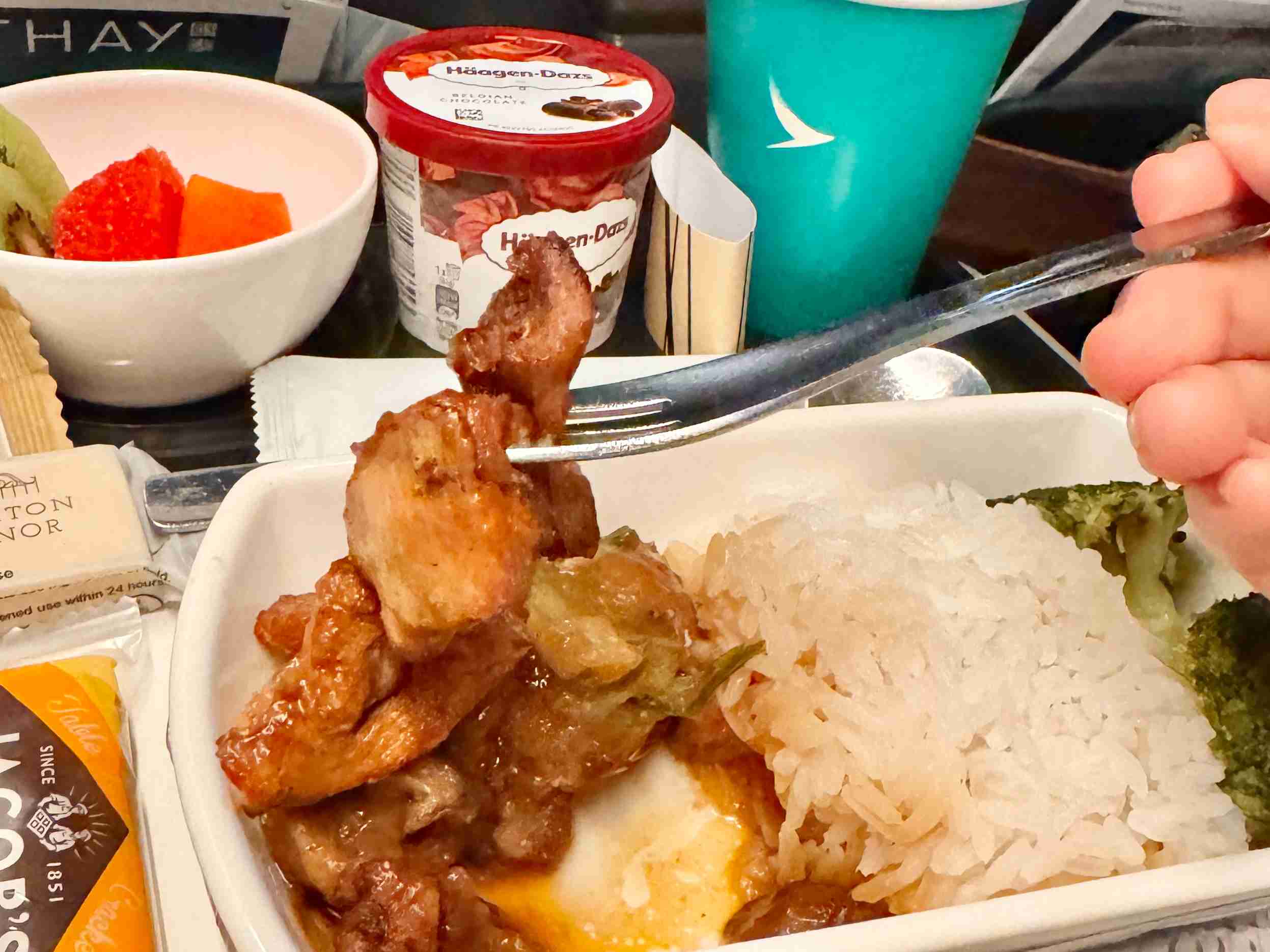 國泰航空特選經濟艙|CX250倫敦(LHR)-香港(HKG)波音777-300ER飛行紀錄 - 第29張圖 CX250 LHR HKG 飛機餐 倫敦 香港