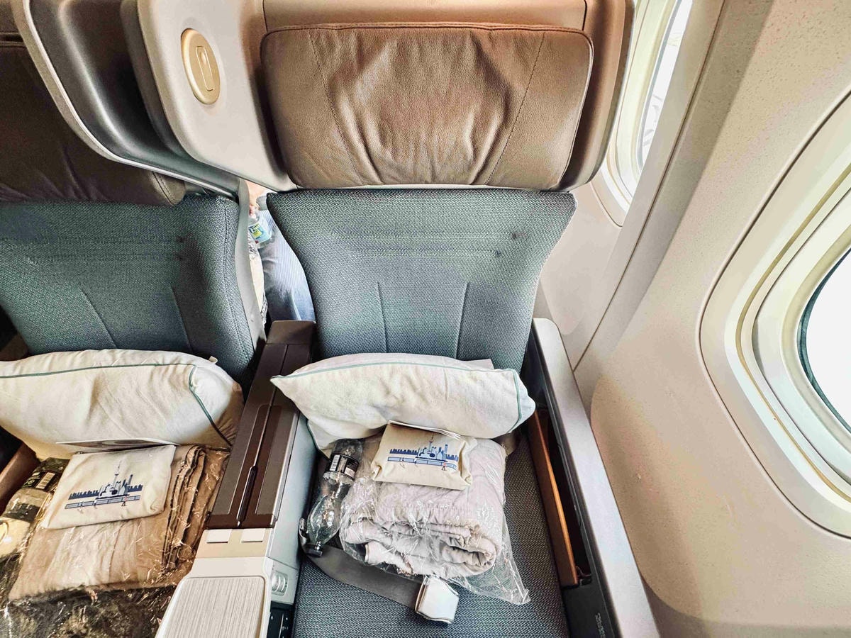 國泰航空特選經濟艙|CX250倫敦(LHR)-香港(HKG)波音777-300ER飛行紀錄 - 第7張圖 國泰aria suite航班 特選經濟艙