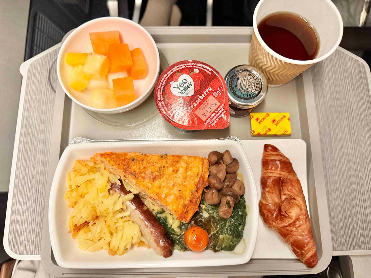國泰航空特選經濟艙|CX250倫敦(LHR)-香港(HKG)波音777-300ER飛行紀錄 - 第30張圖 國泰爾雅商務艙航線 CX250
