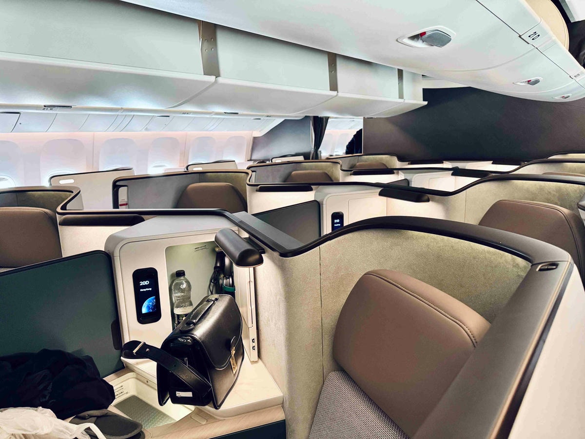 國泰航空特選經濟艙|CX250倫敦(LHR)-香港(HKG)波音777-300ER飛行紀錄 - 第5張圖 國泰爾雅商務艙航線 aria suite CX250