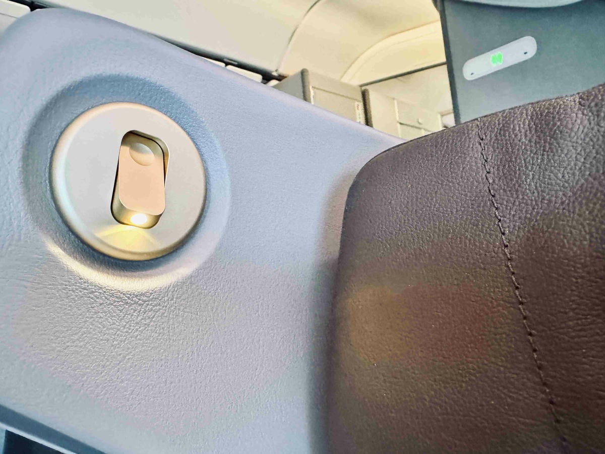 國泰航空特選經濟艙|CX250倫敦(LHR)-香港(HKG)波音777-300ER飛行紀錄 - 第8張圖 國泰特選經濟艙 菜單 爾雅商務艙 航線