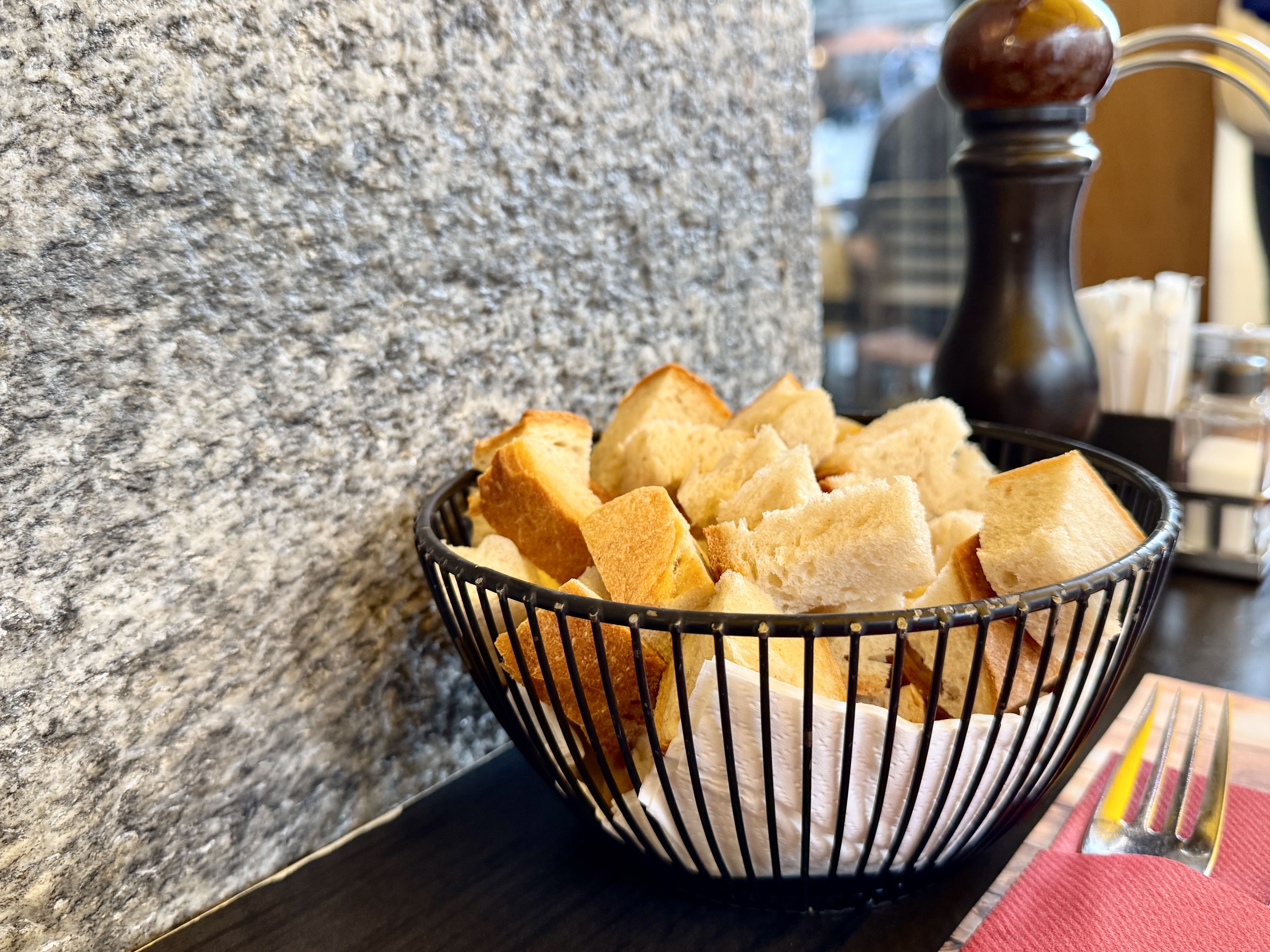 瑞士自由行|蘇黎世餐廳推薦——Swiss Chuchi Restaurant - 第2張圖 Swiss Chuchi Restaurant 蘇黎世起司火鍋