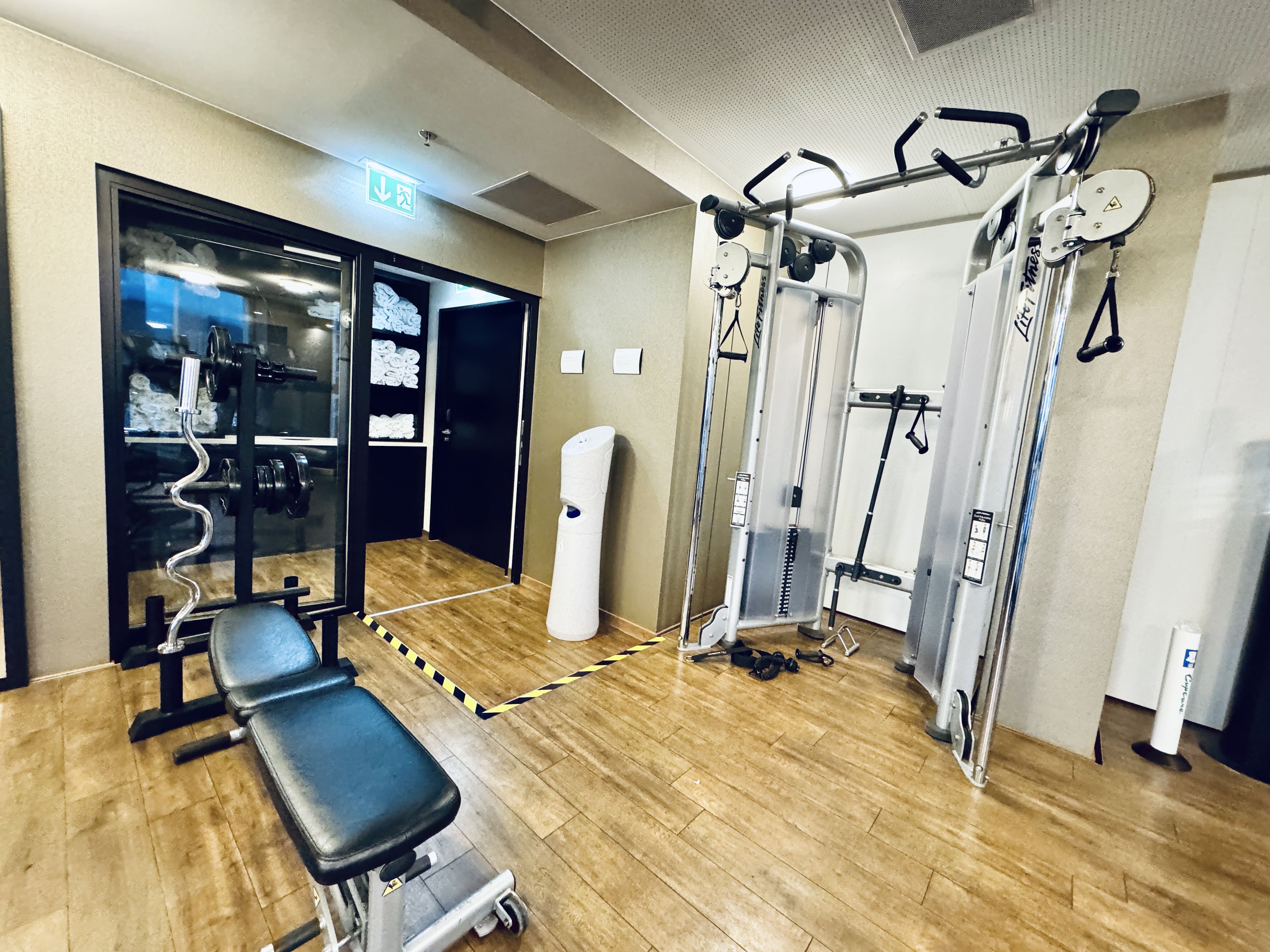 瑞士自由行|蘇黎世住宿推薦──蘇黎世大廈萬麗酒店 (Renaissance Zurich Tower Hotel) - 第14張圖 蘇黎世大廈萬麗酒店 Renaissance Zurich Tower Hotel 住宿推薦