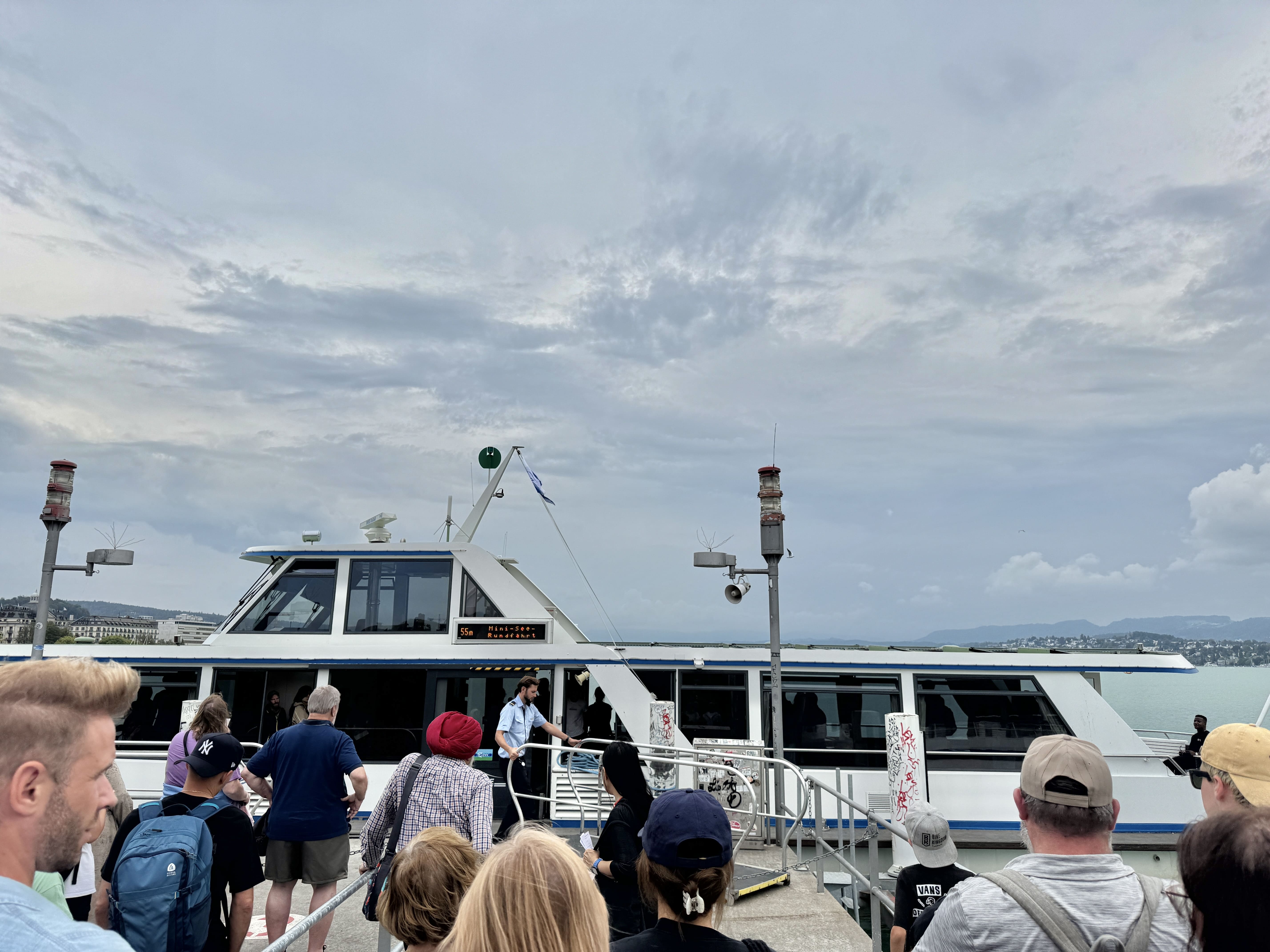 瑞士自由行|超詳細!蘇黎世市區交通全攻略!票價與票種、路面電車購票教學 - 第6張圖 蘇黎世渡輪搭乘