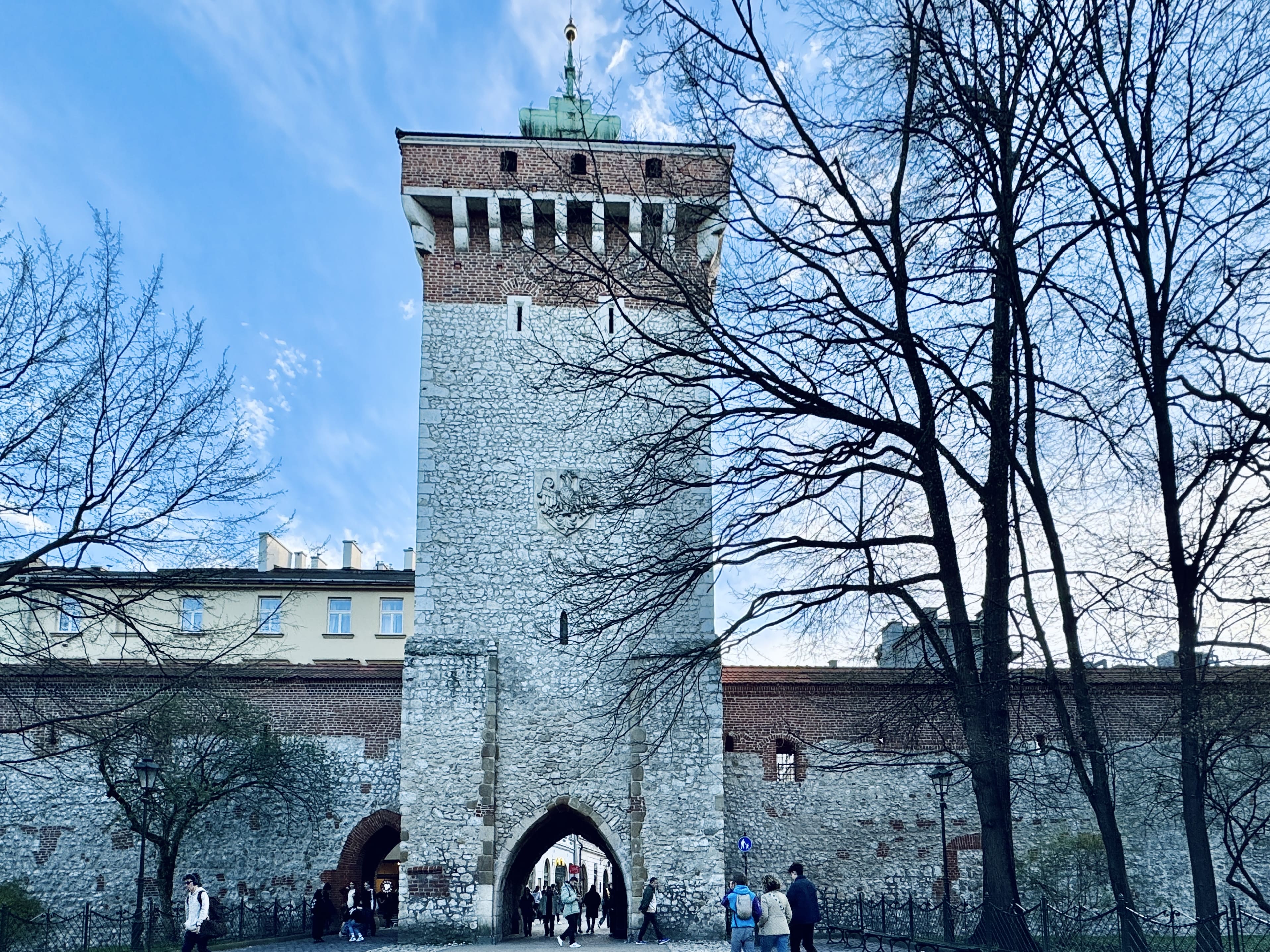 波蘭自由行|克拉科夫景點地圖——四天三夜探索舊城、卡齊米日區與近郊遺跡 - 第5張圖 克拉科夫景點地圖 佛洛里安門 交通 四天三夜 行程安排