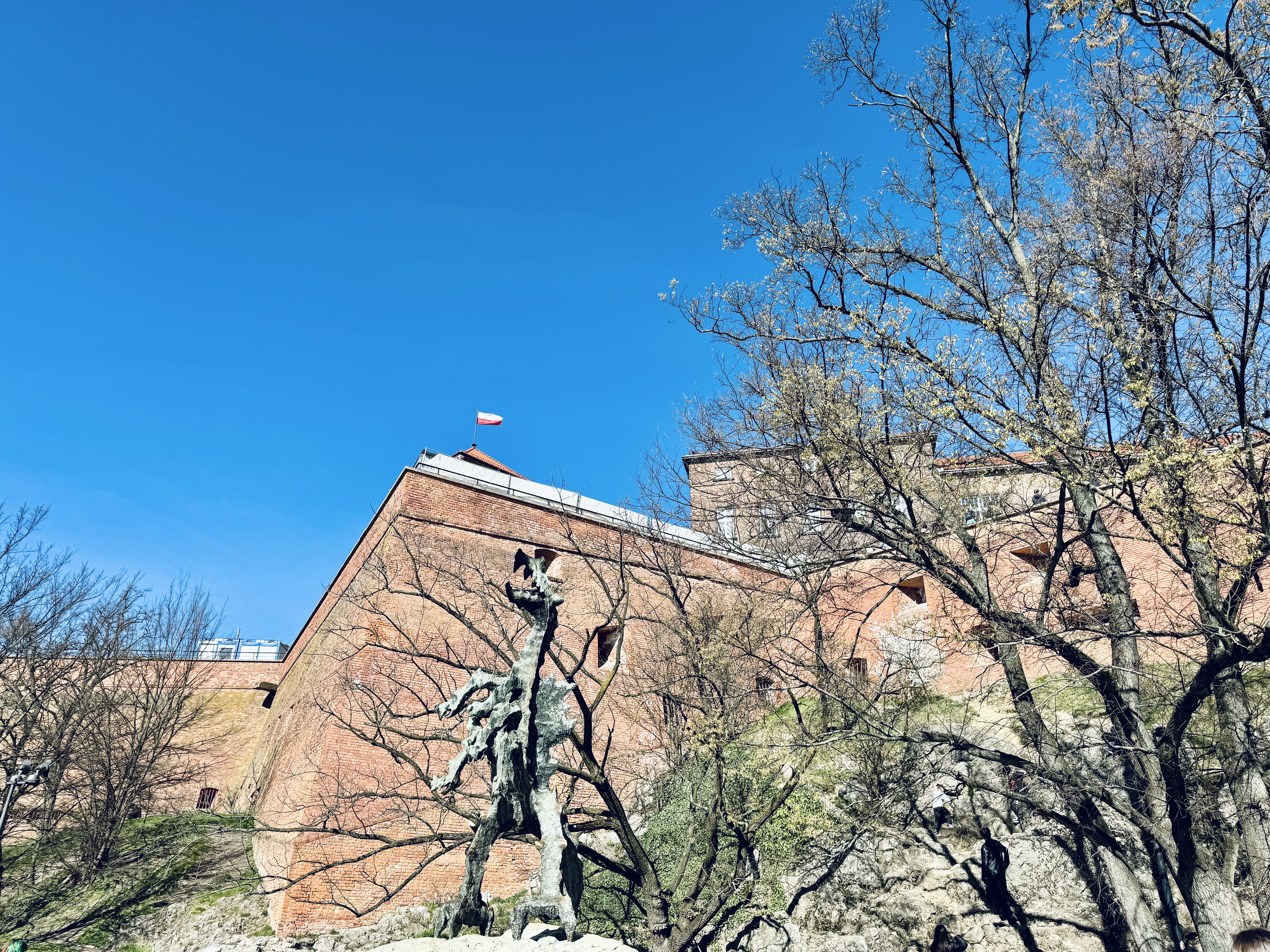 波蘭自由行|克拉科夫景點地圖——四天三夜探索舊城、卡齊米日區與近郊遺跡 - 第17張圖 克拉科夫景點地圖 瓦維爾城堡 龍雕像 四天三夜 行程安排