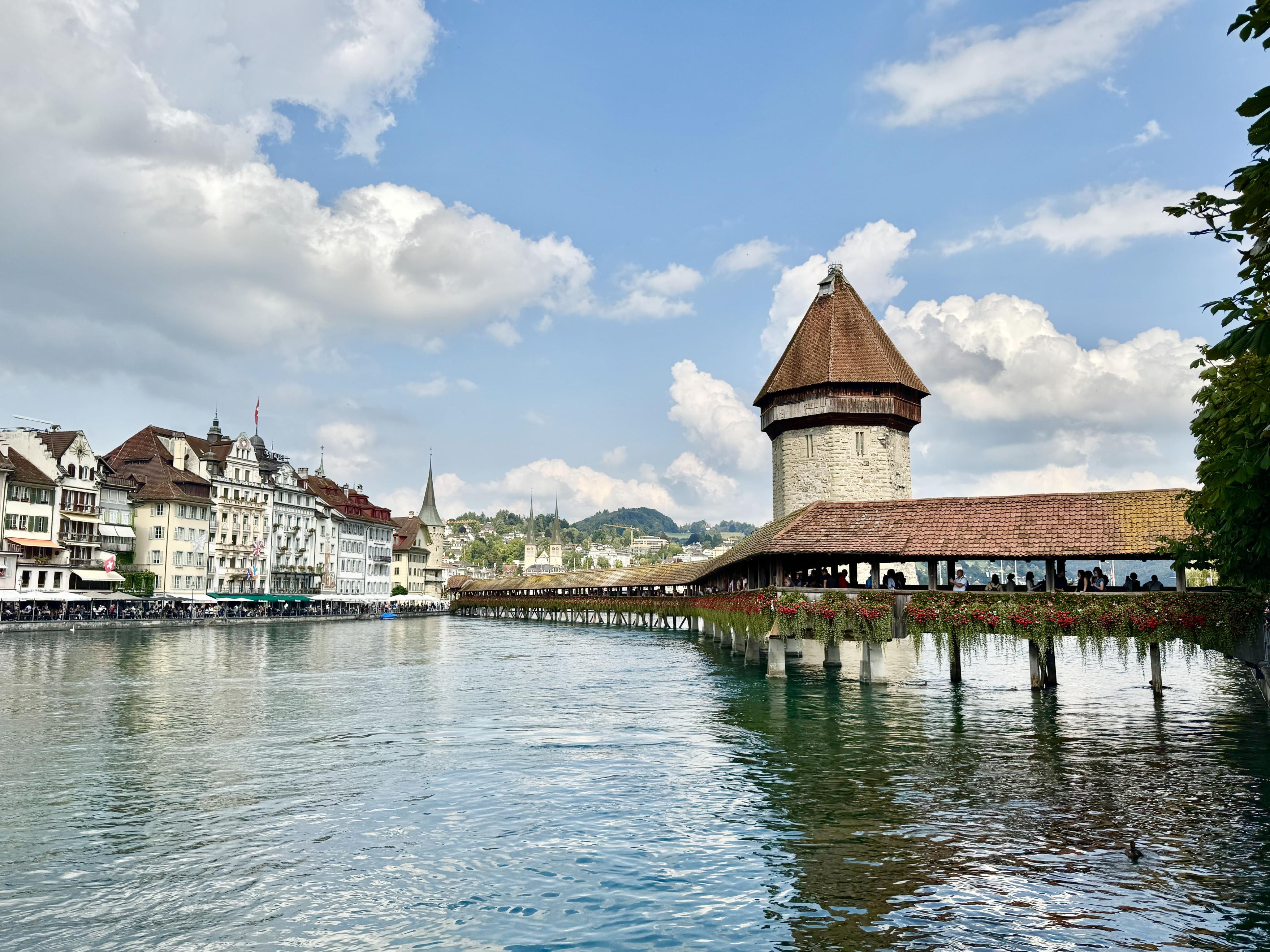 琉森一日遊|置身人間仙境,流連於舊城景點與湖畔風光 - 第7張圖 卡貝爾橋 Kapellbrücke 琉森一日遊 景點地圖