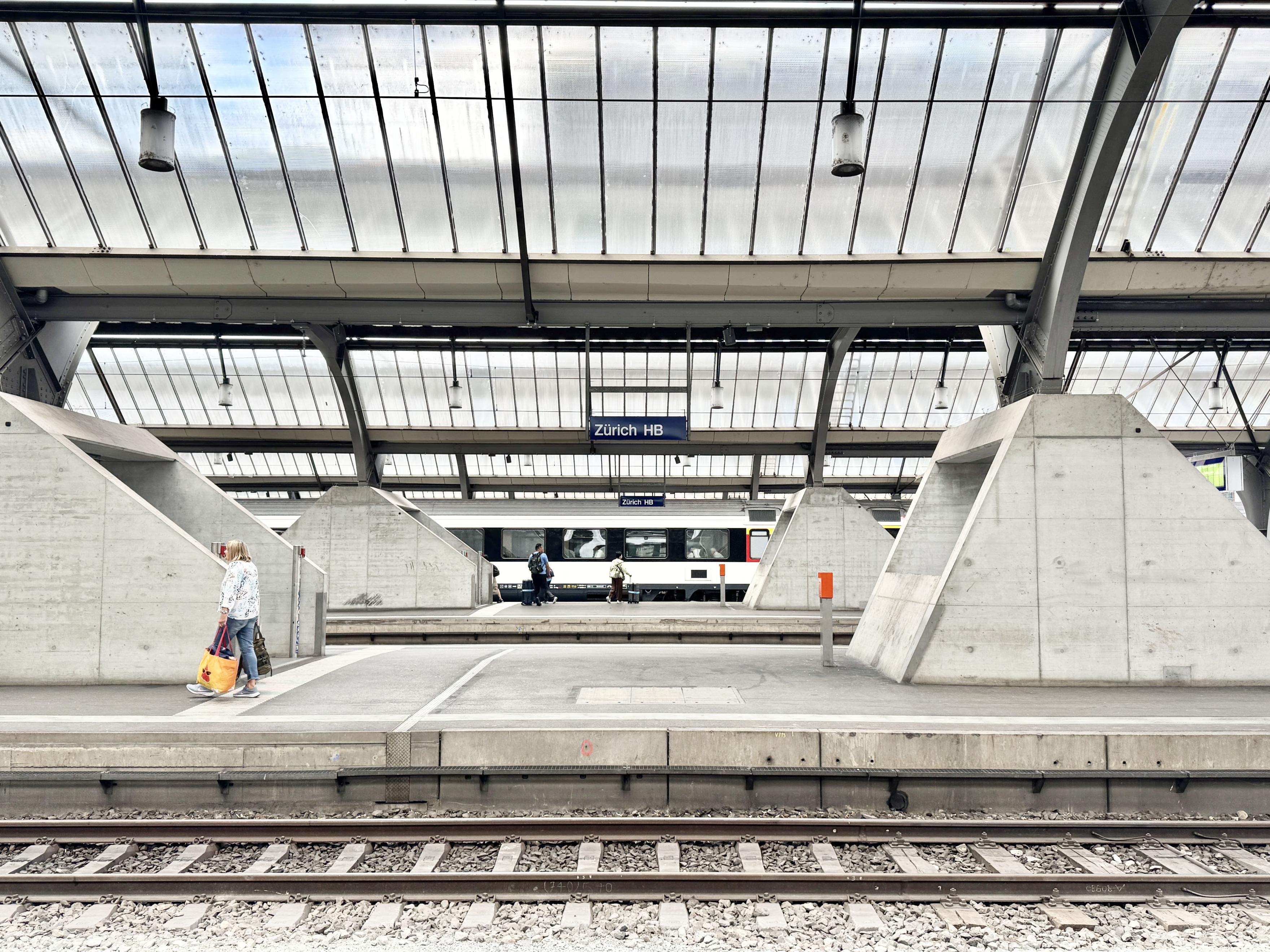 琉森一日遊|置身人間仙境,流連於舊城景點與湖畔風光 - 第1張圖 琉森一日遊 景點 蘇黎世到琉森交通