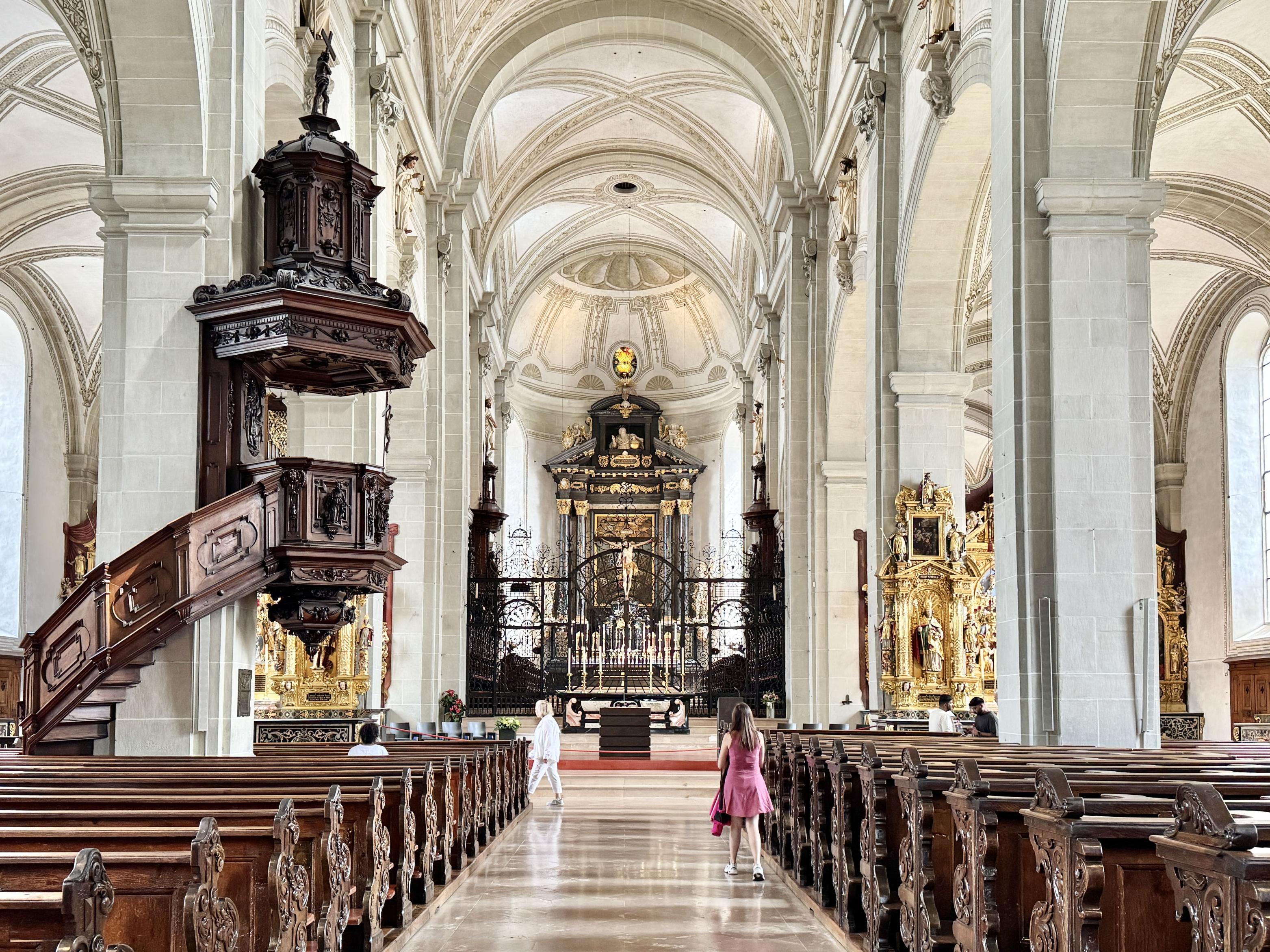 琉森一日遊|置身人間仙境,流連於舊城景點與湖畔風光 - 第10張圖 琉森一日遊景點地圖 Luzern 聖萊奧德伽爾教堂