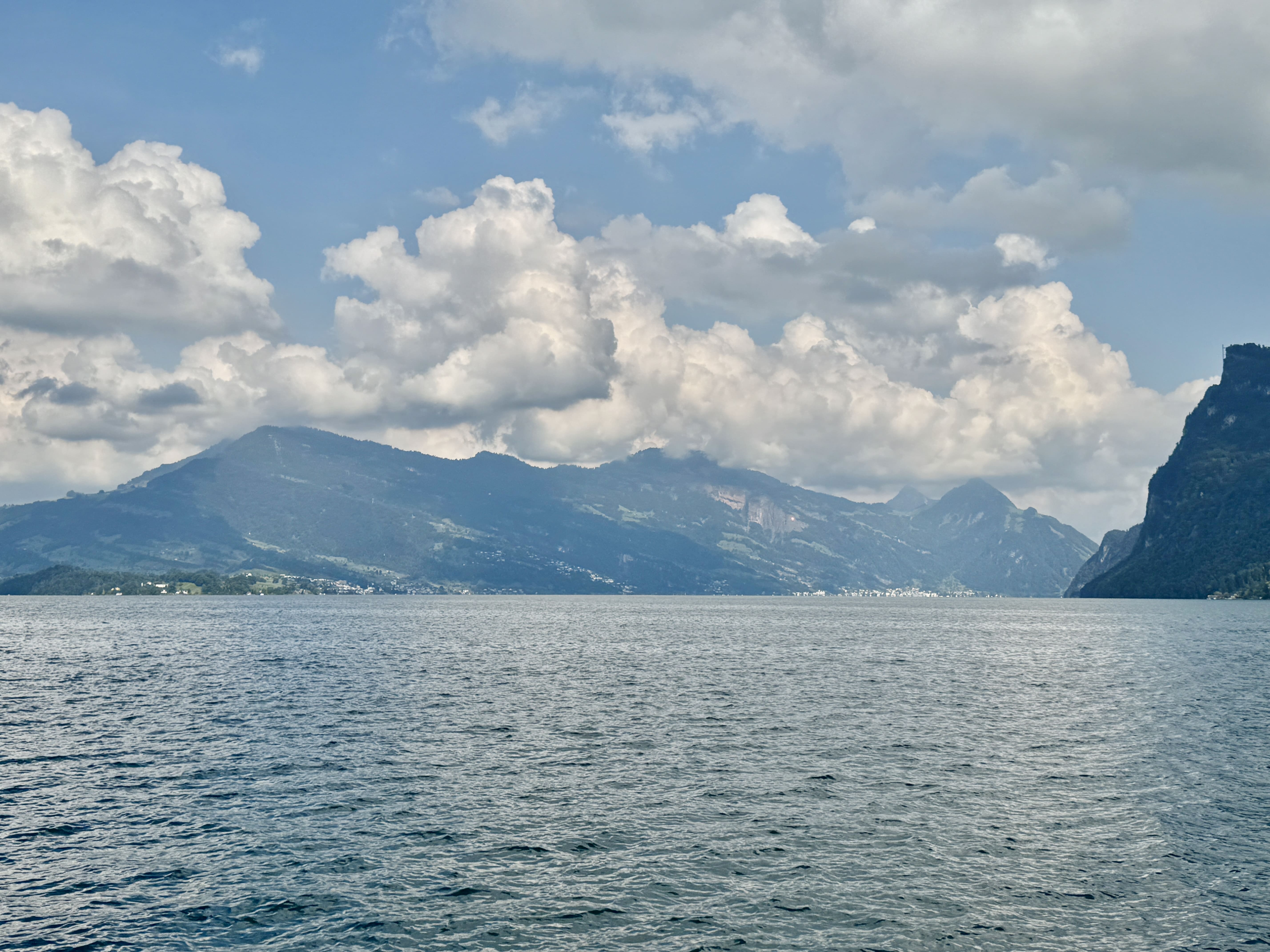 琉森一日遊|置身人間仙境,流連於舊城景點與湖畔風光 - 第24張圖 琉森湖 琉森景點