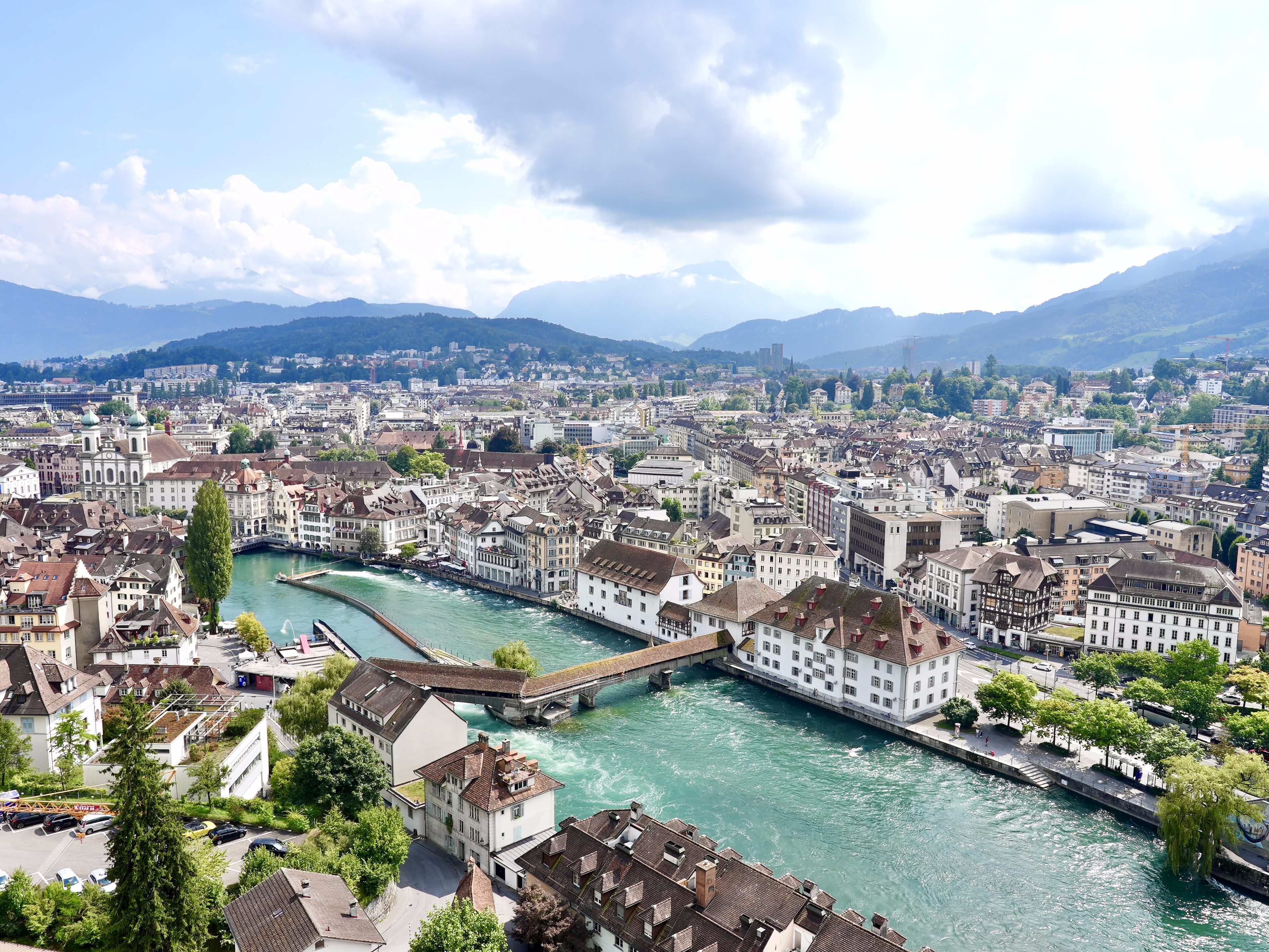 琉森一日遊|置身人間仙境,流連於舊城景點與湖畔風光 - 第16張圖 穆塞格城牆 Museggmauer 琉森景點推薦 一日遊