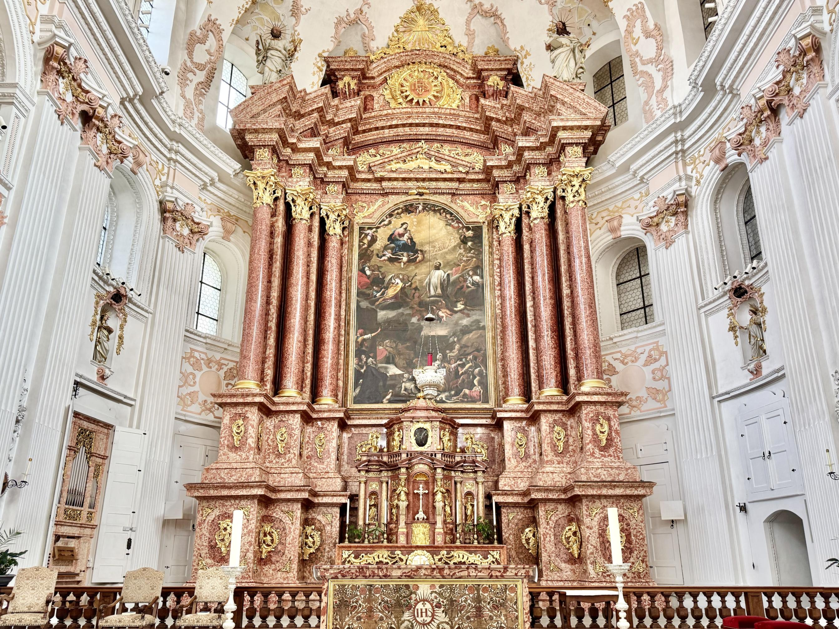 琉森一日遊|置身人間仙境,流連於舊城景點與湖畔風光 - 第21張圖 耶穌會教堂 Jesuitenkirche Luzern 琉森一日遊