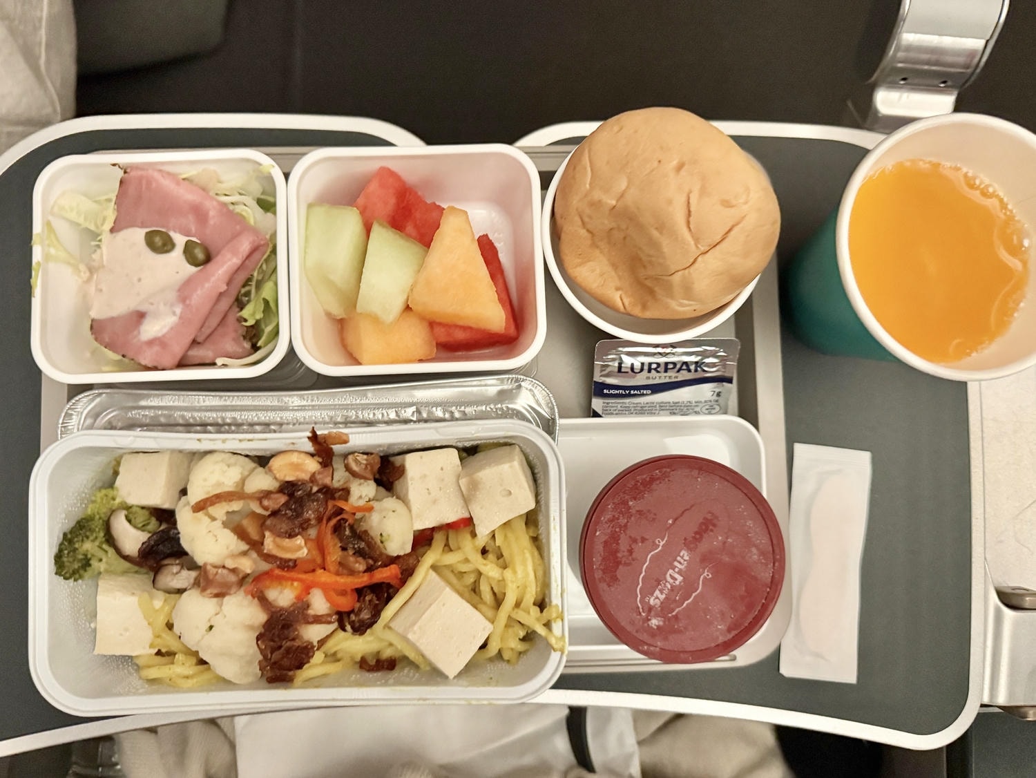 國泰航空 香港 蘇黎世 機型 經濟艙 商務艙 cx383 飛機餐 港點 點心